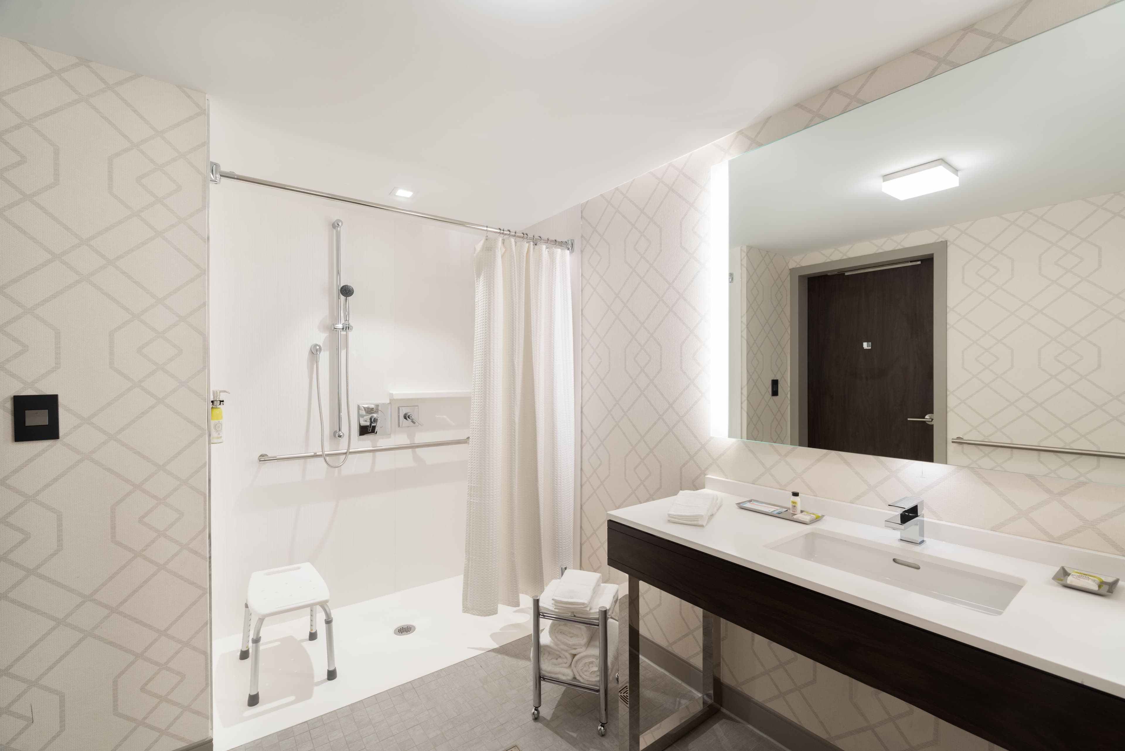 Holiday Inn Boston Logan Airport - Chelsea — 14
