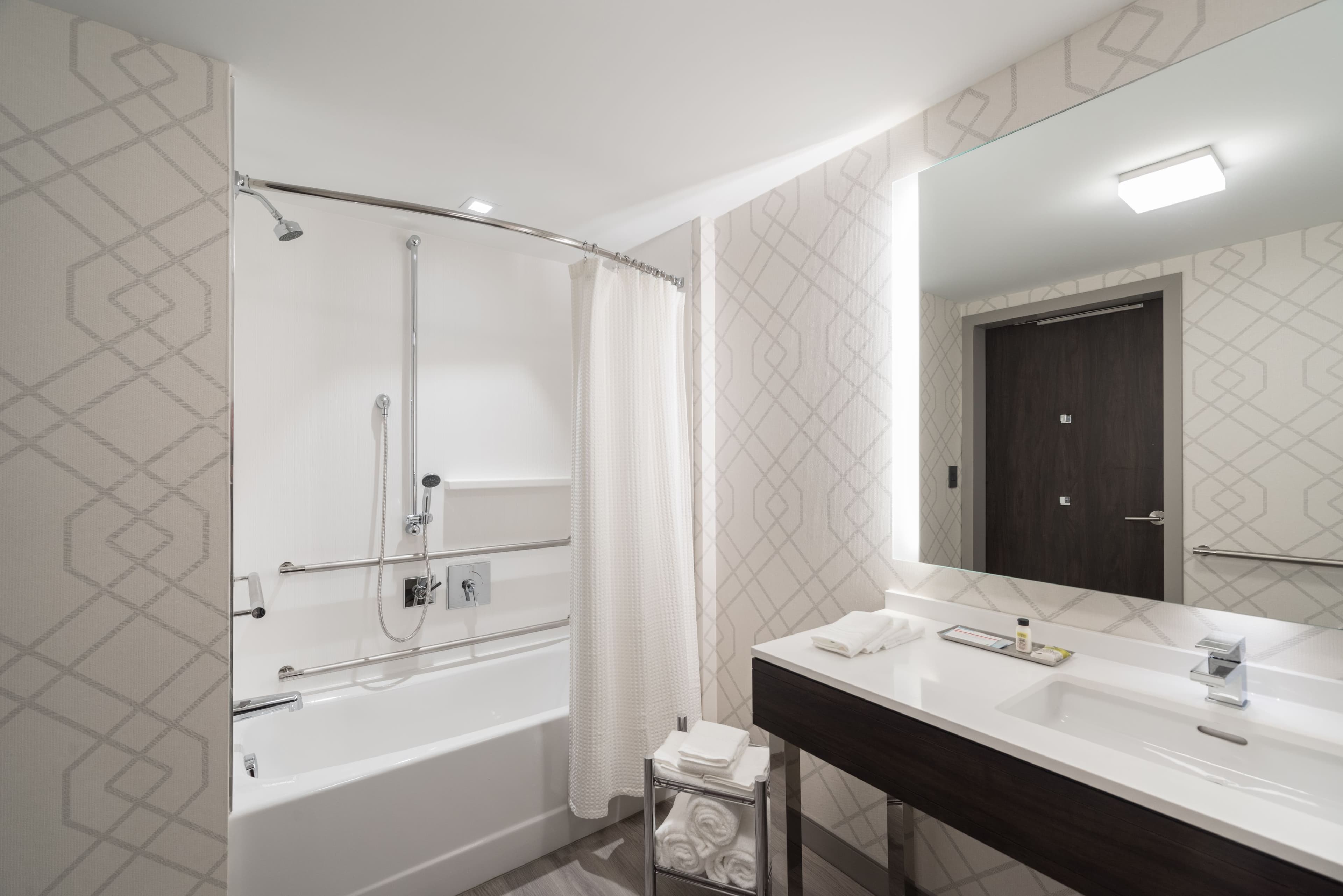 Holiday Inn Boston Logan Airport - Chelsea — 12