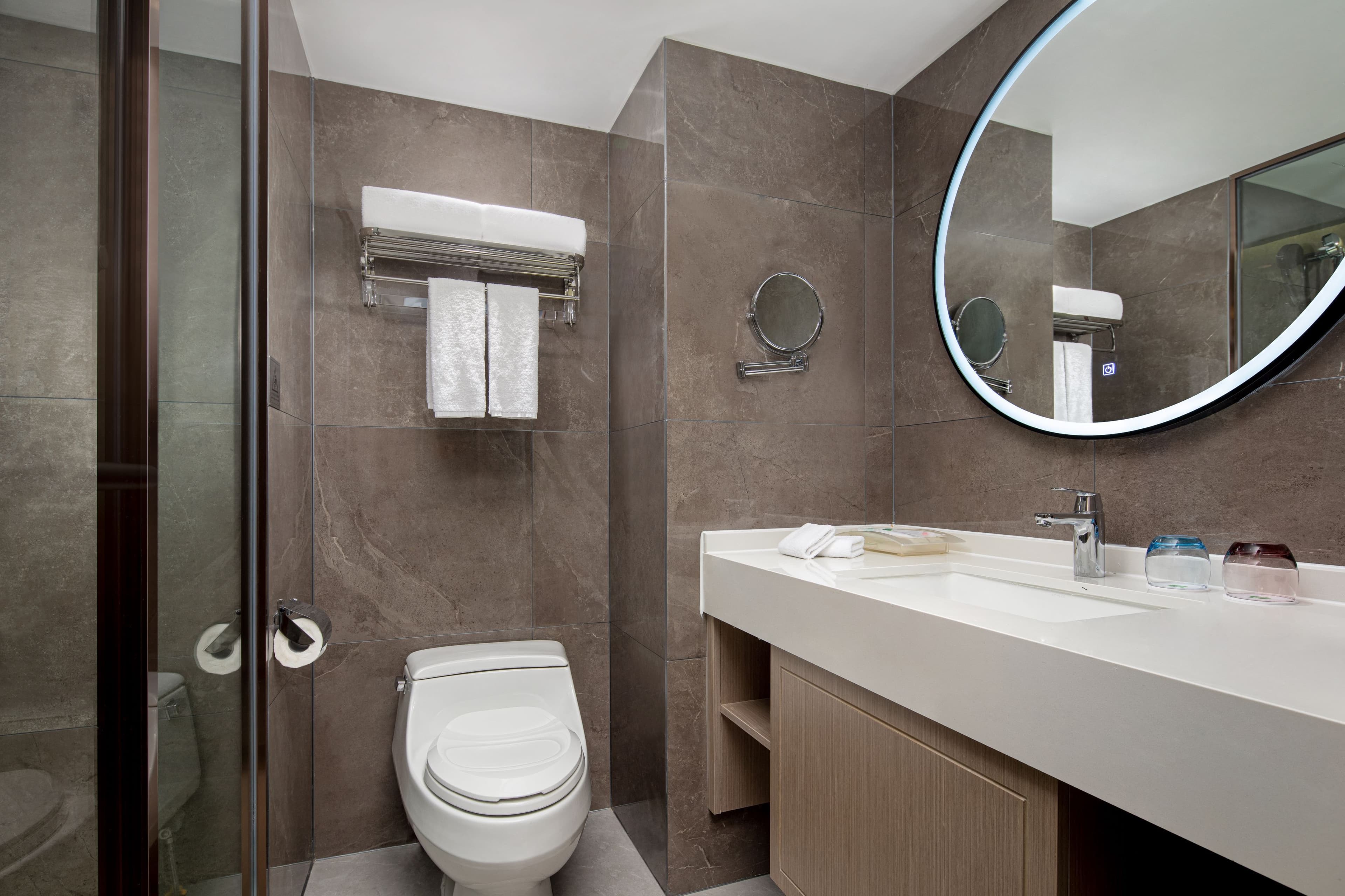 Holiday Inn Chengdu Century City-WestTower - Image 3