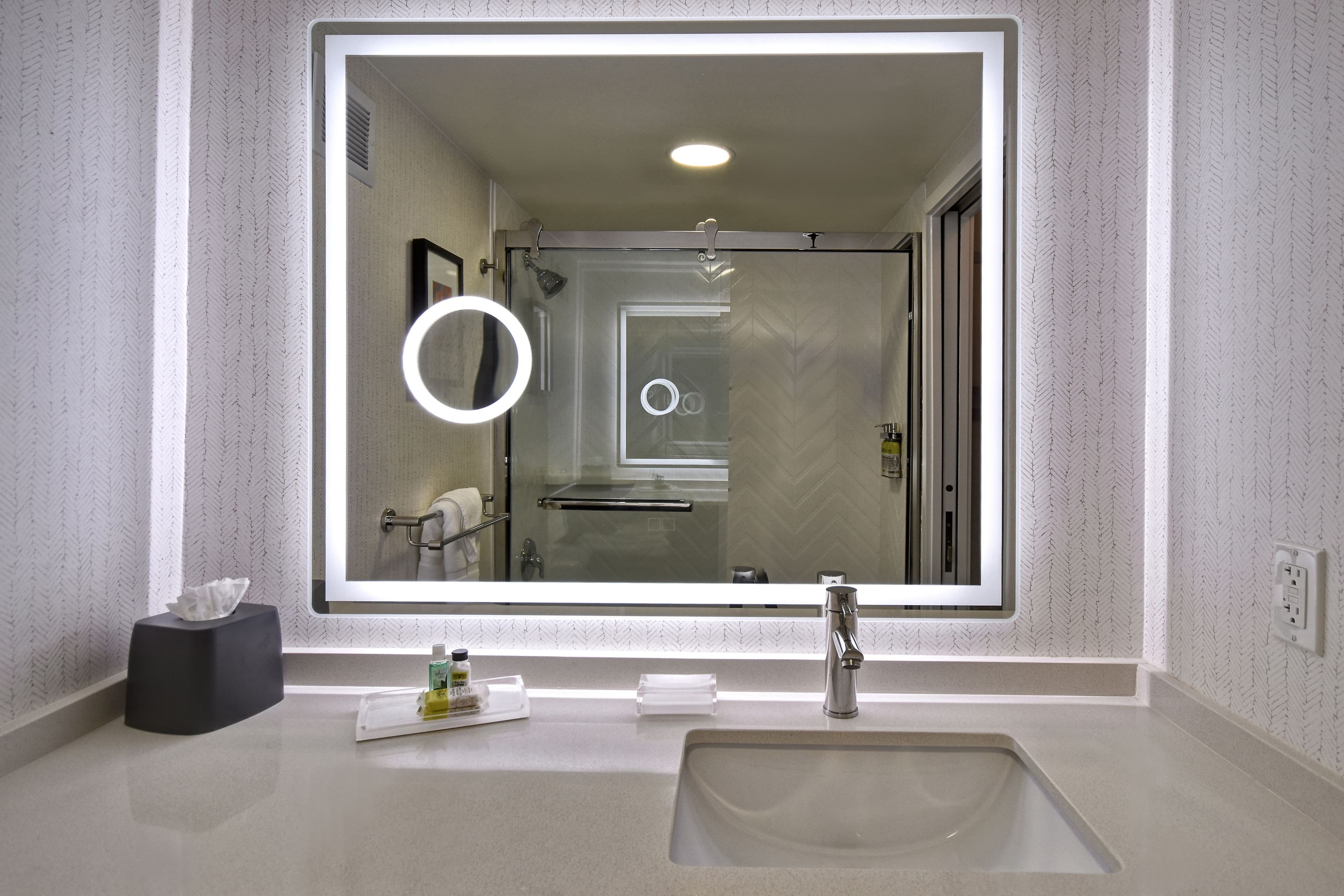 Holiday Inn Philadelphia-Cherry Hill — 6