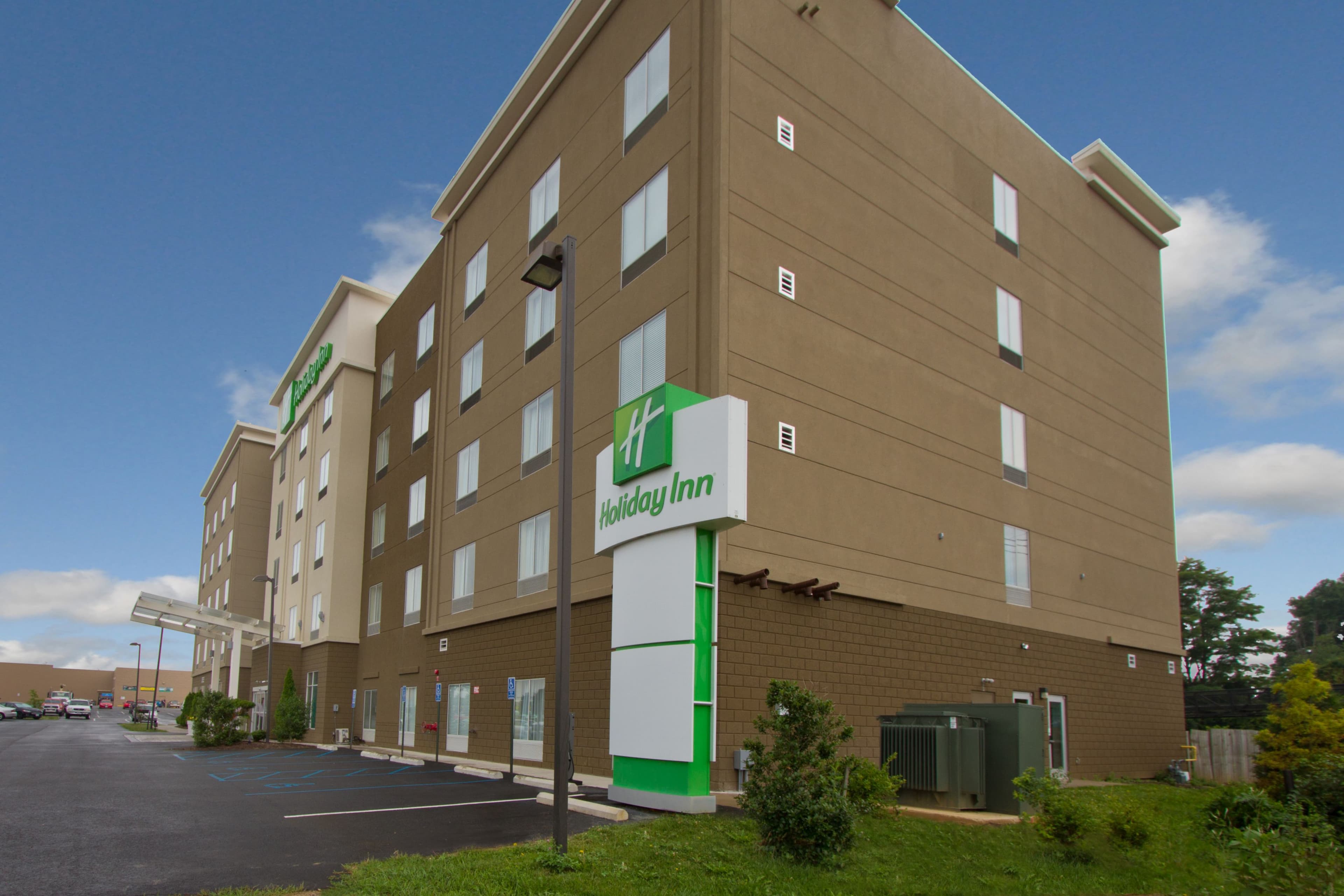Holiday Inn Christiansburg Blacksburg - Image 1