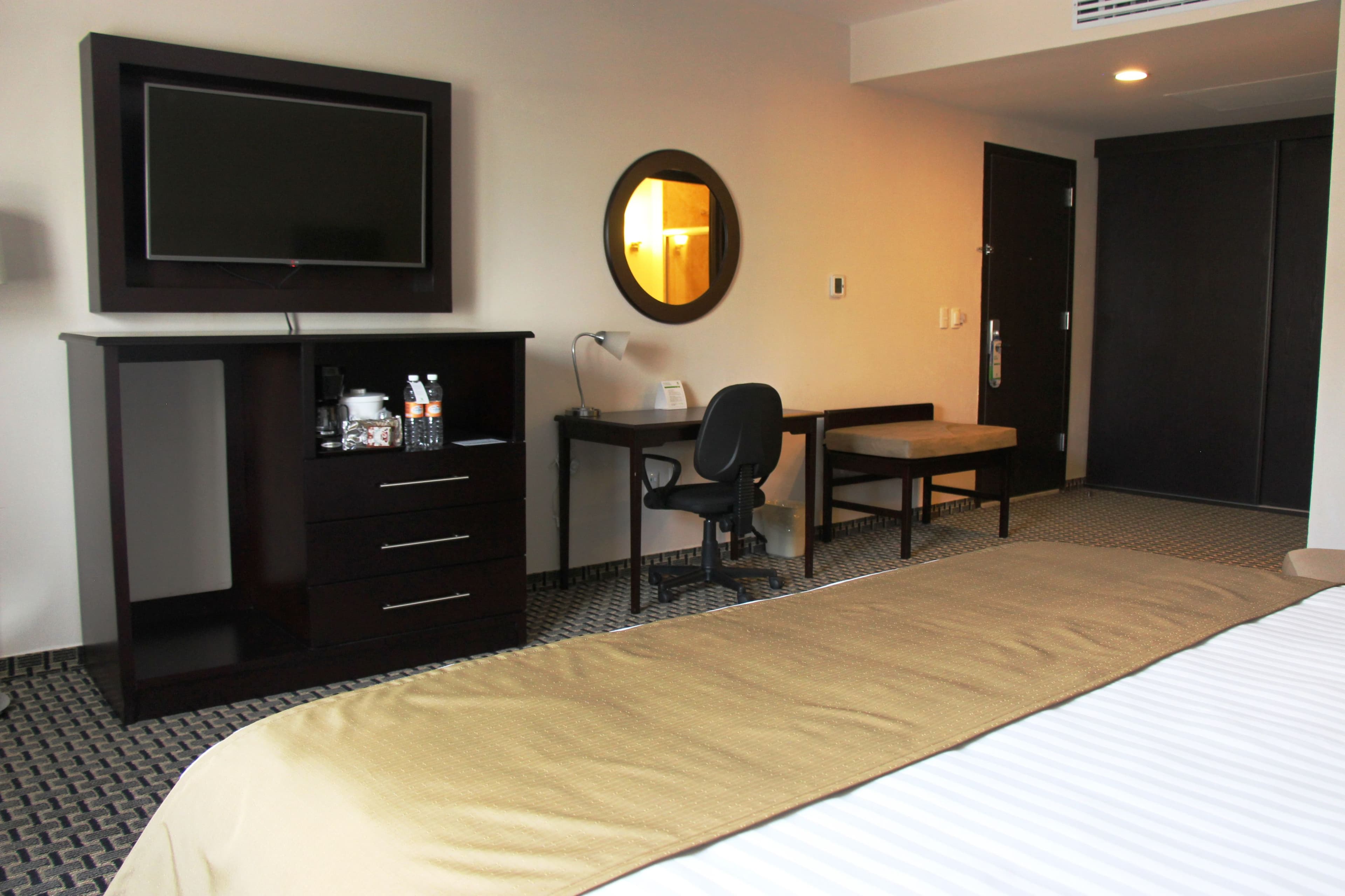 Holiday Inn Mexico Santa Fe — 7