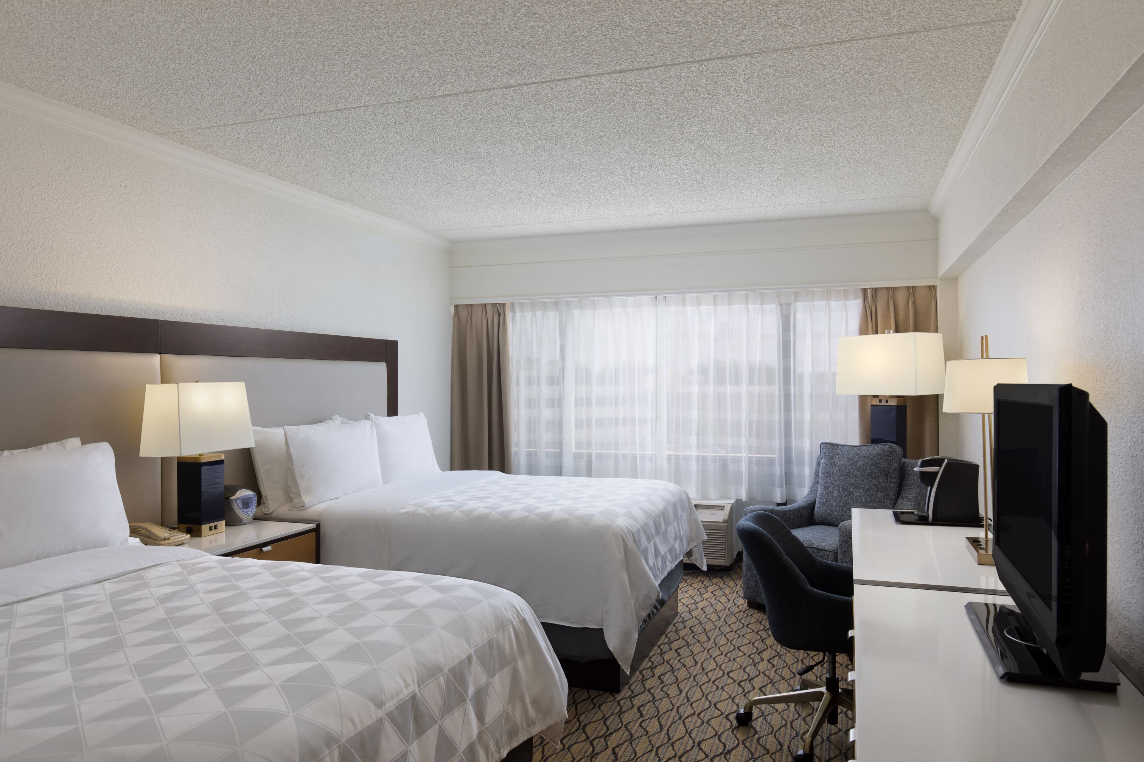 Holiday Inn Clark - Newark Area — 9