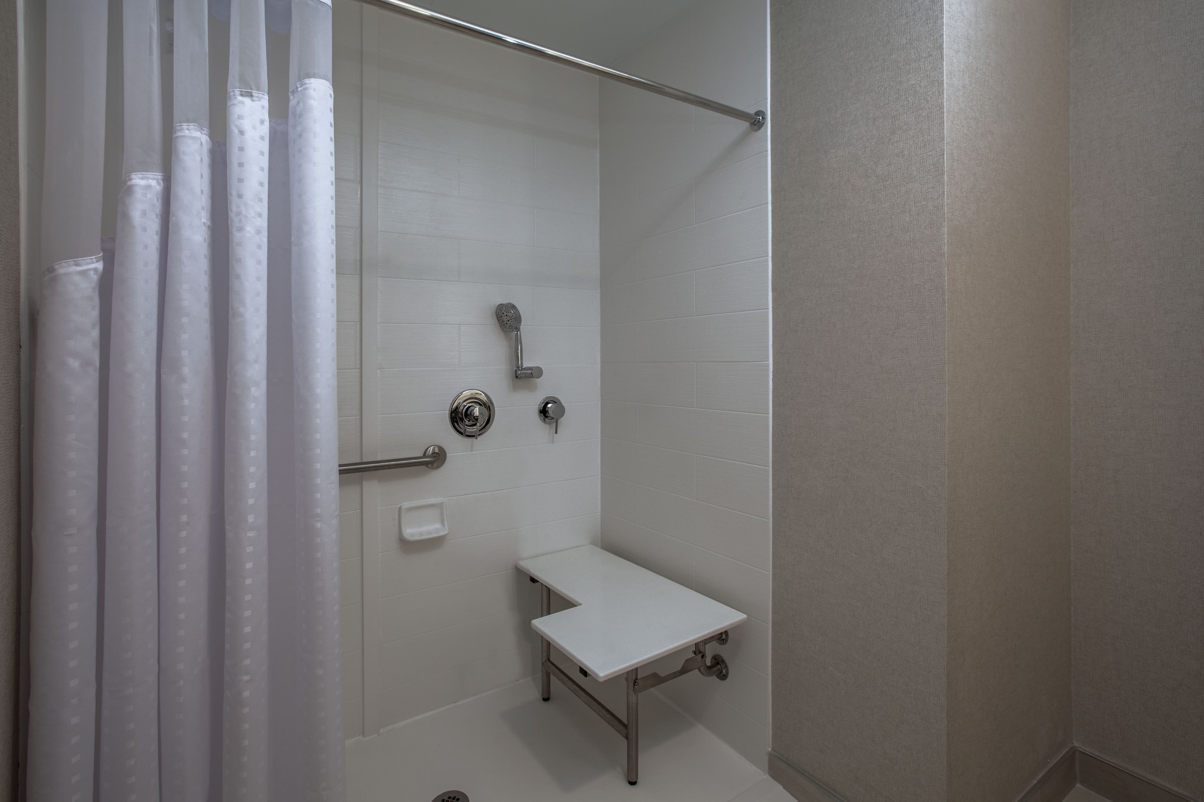Holiday Inn Cleveland Clinic — 12