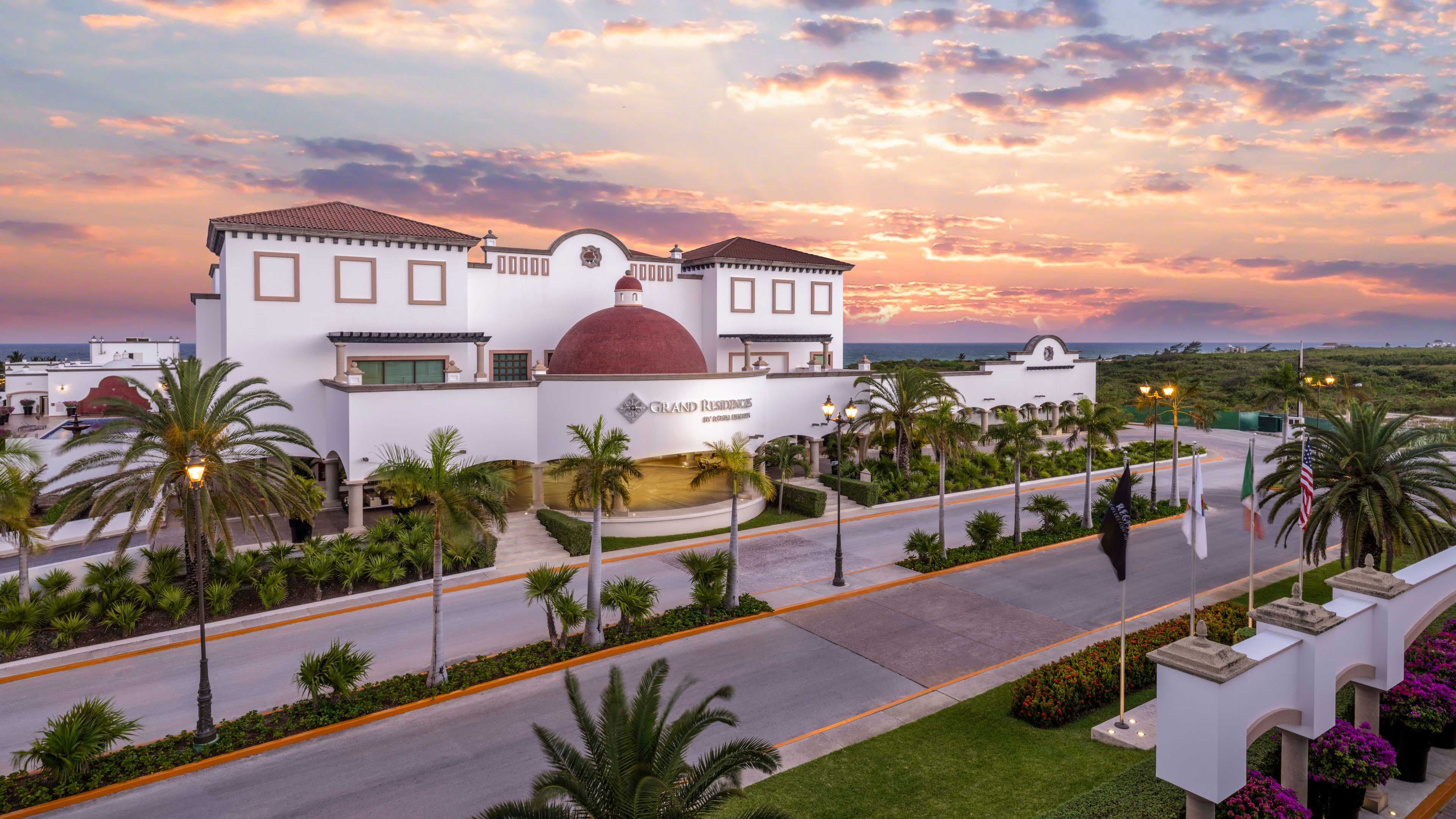 Holiday Inn Club Vacations Grand Residences All Inclusive - Image 1