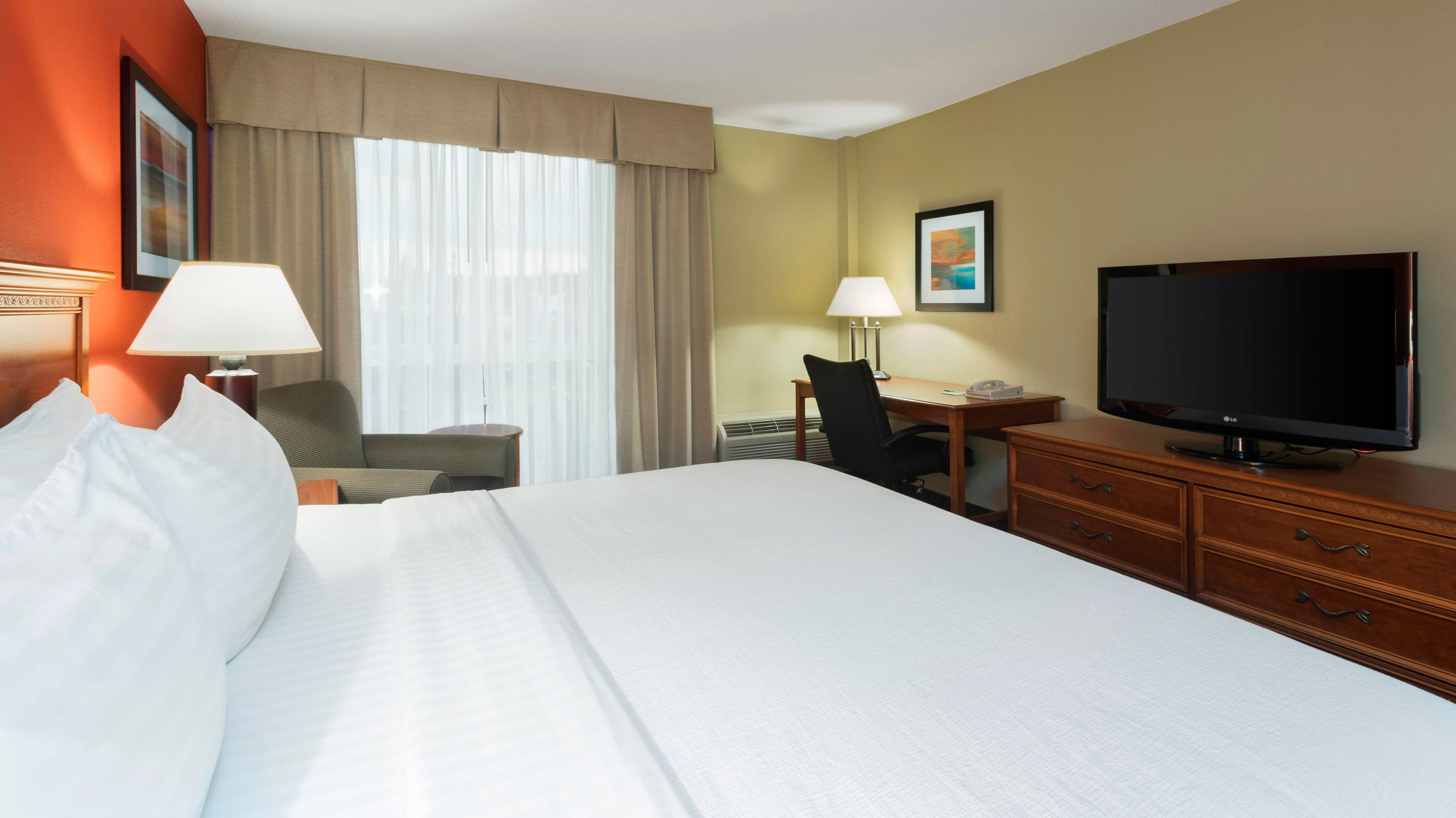 Holiday Inn Cincinnati-Riverfront - Image 5