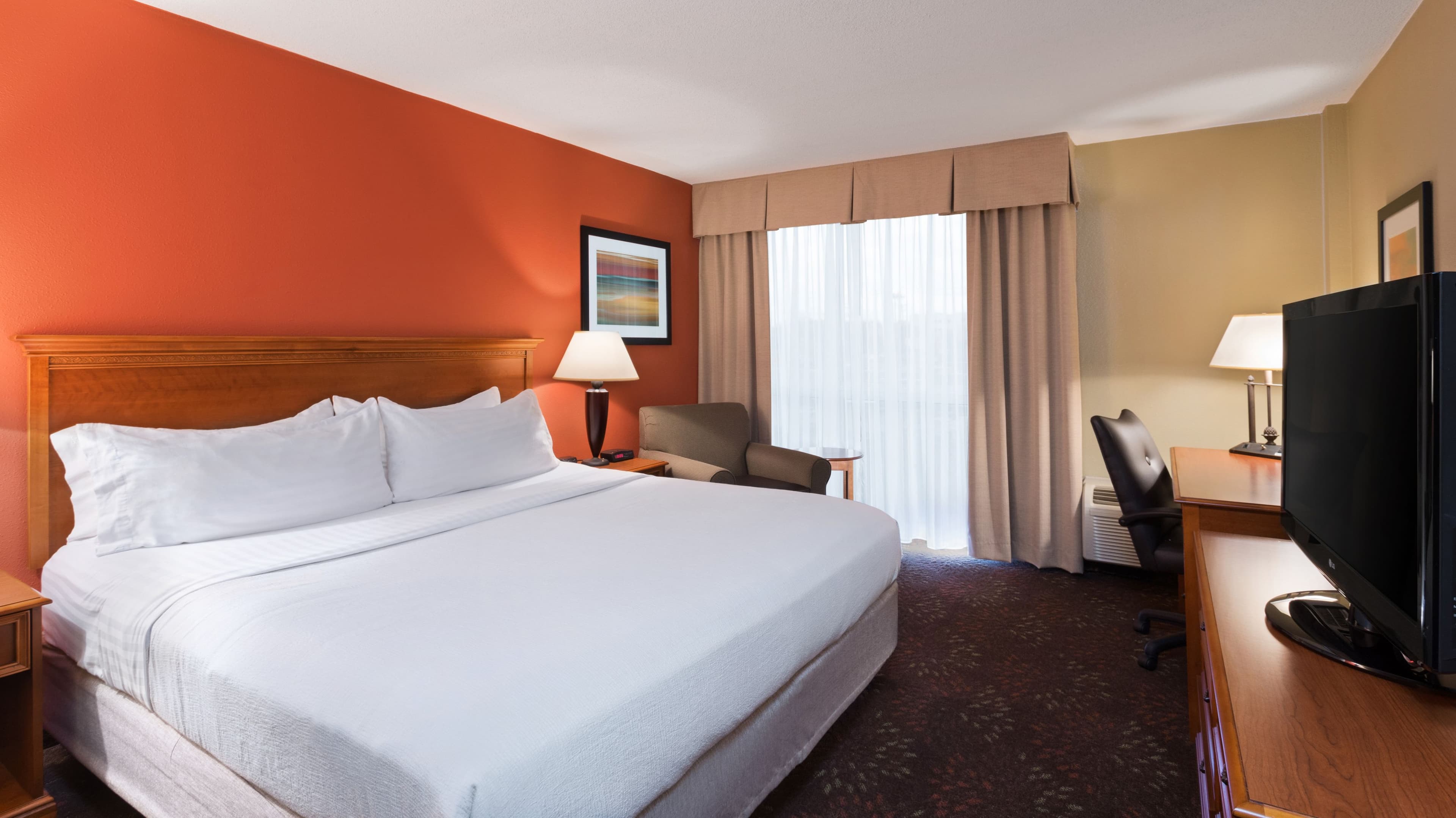 Holiday Inn Cincinnati-Riverfront — 6
