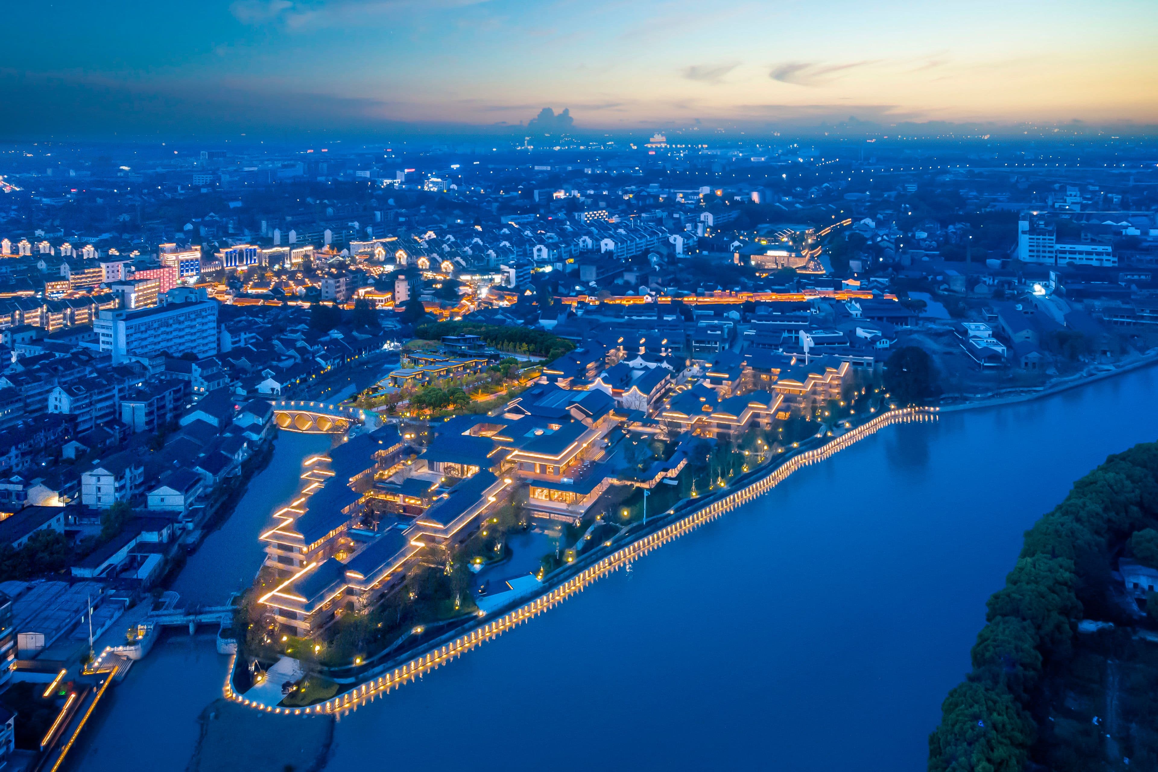 Holiday Inn Deqing Xinshi Ancient Town - Image 1