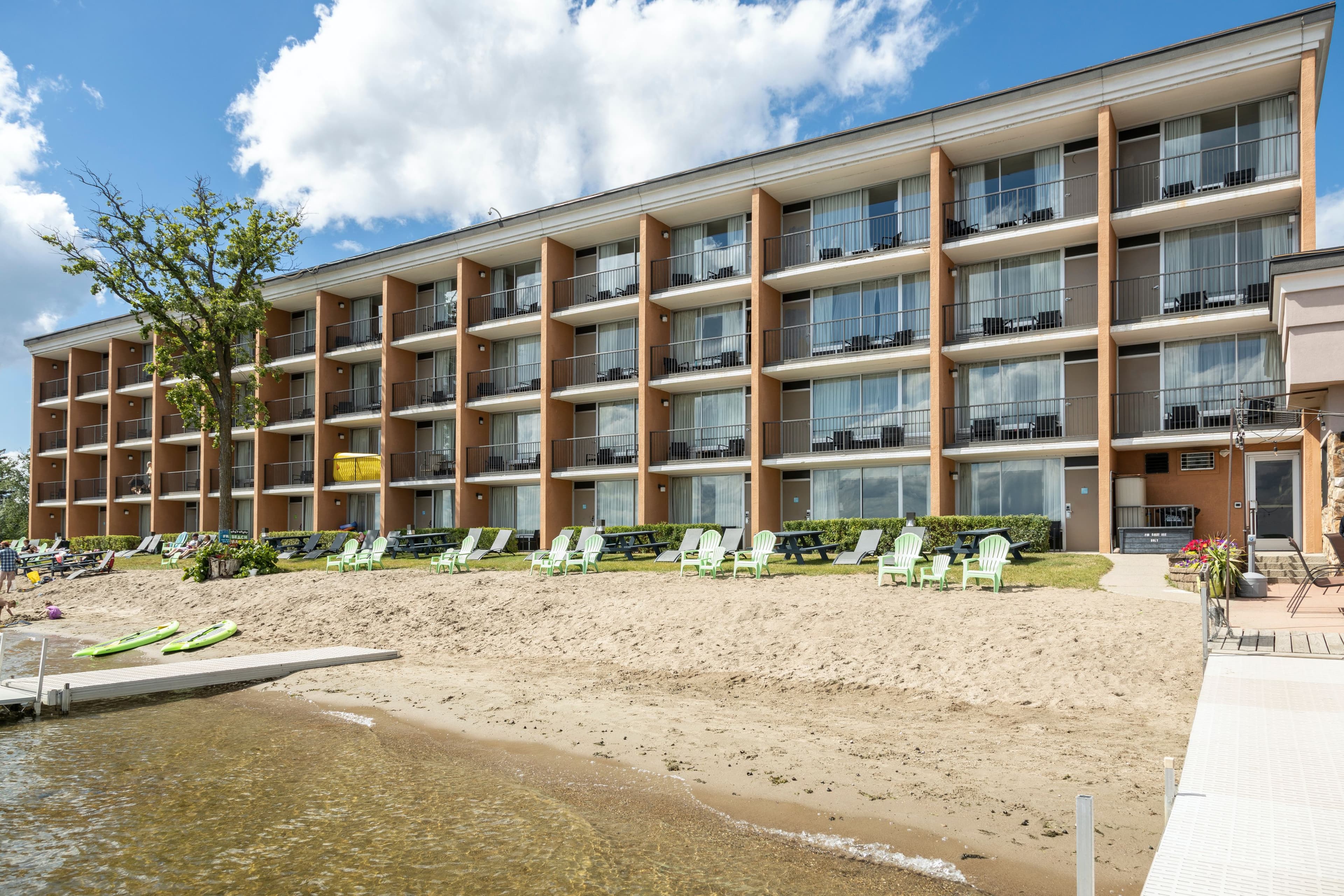 Holiday Inn Detroit Lakes - Lakefront - Image 1