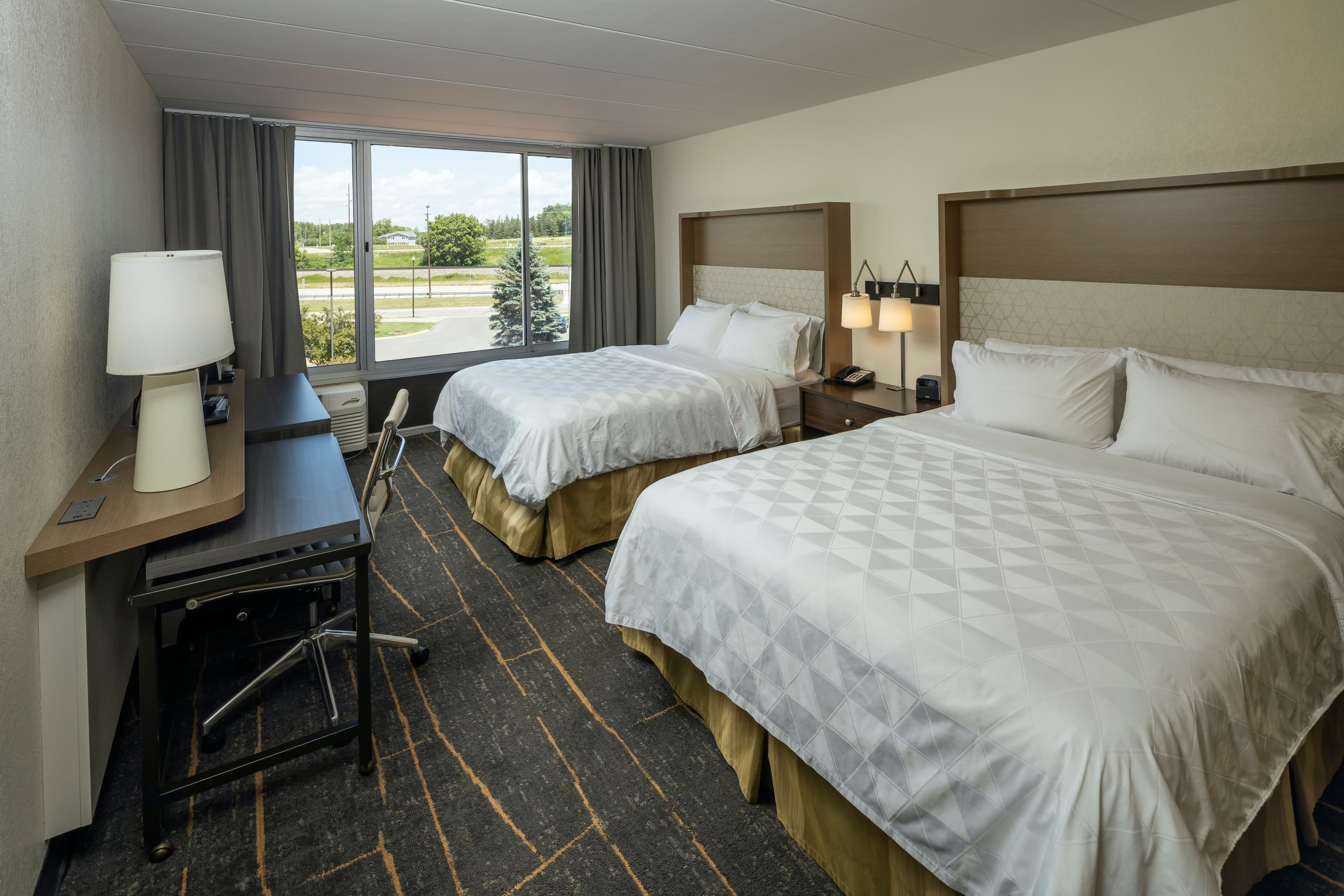 Holiday Inn Detroit Lakes - Lakefront - Image 4