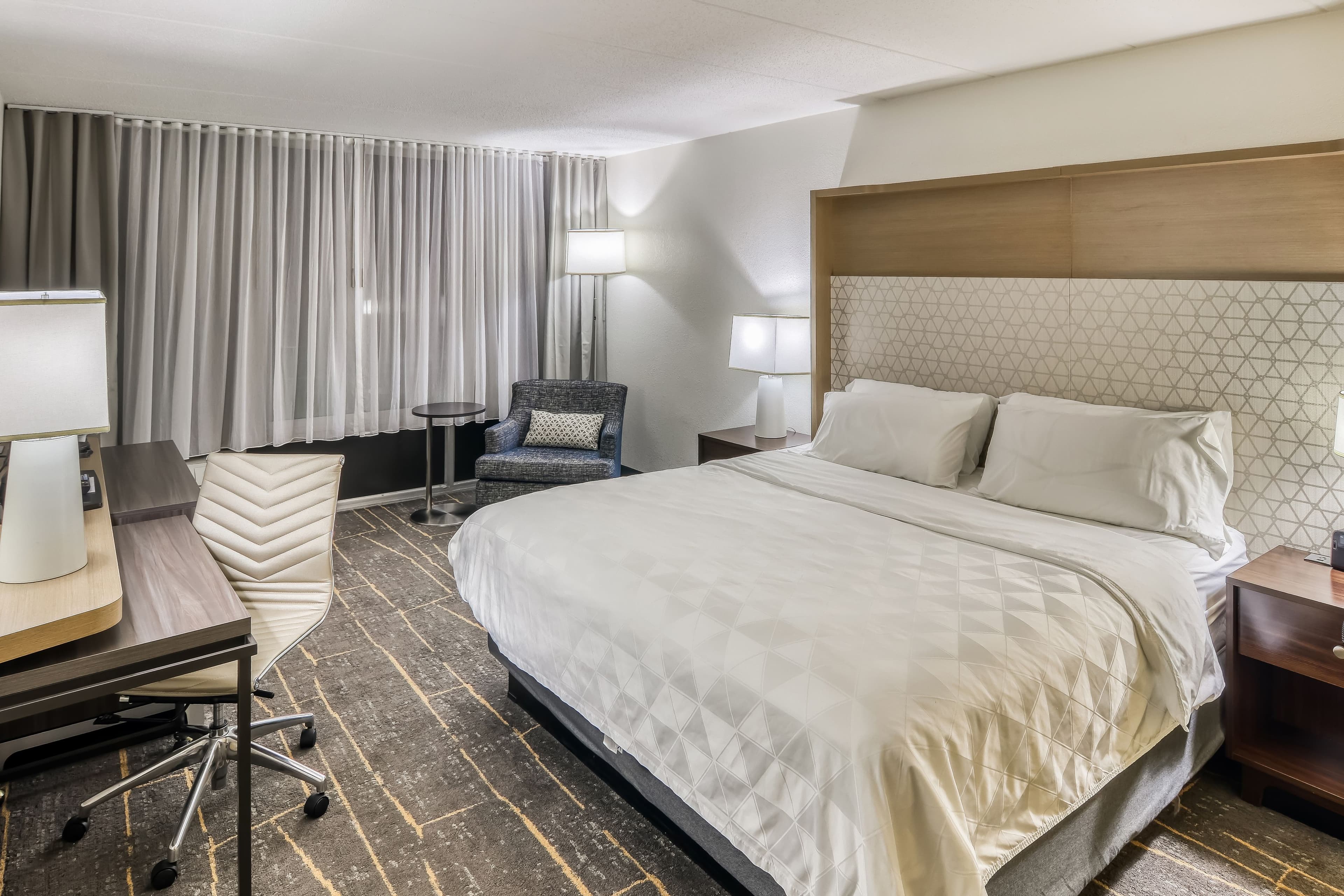 Holiday Inn Detroit Lakes - Lakefront - Image 3