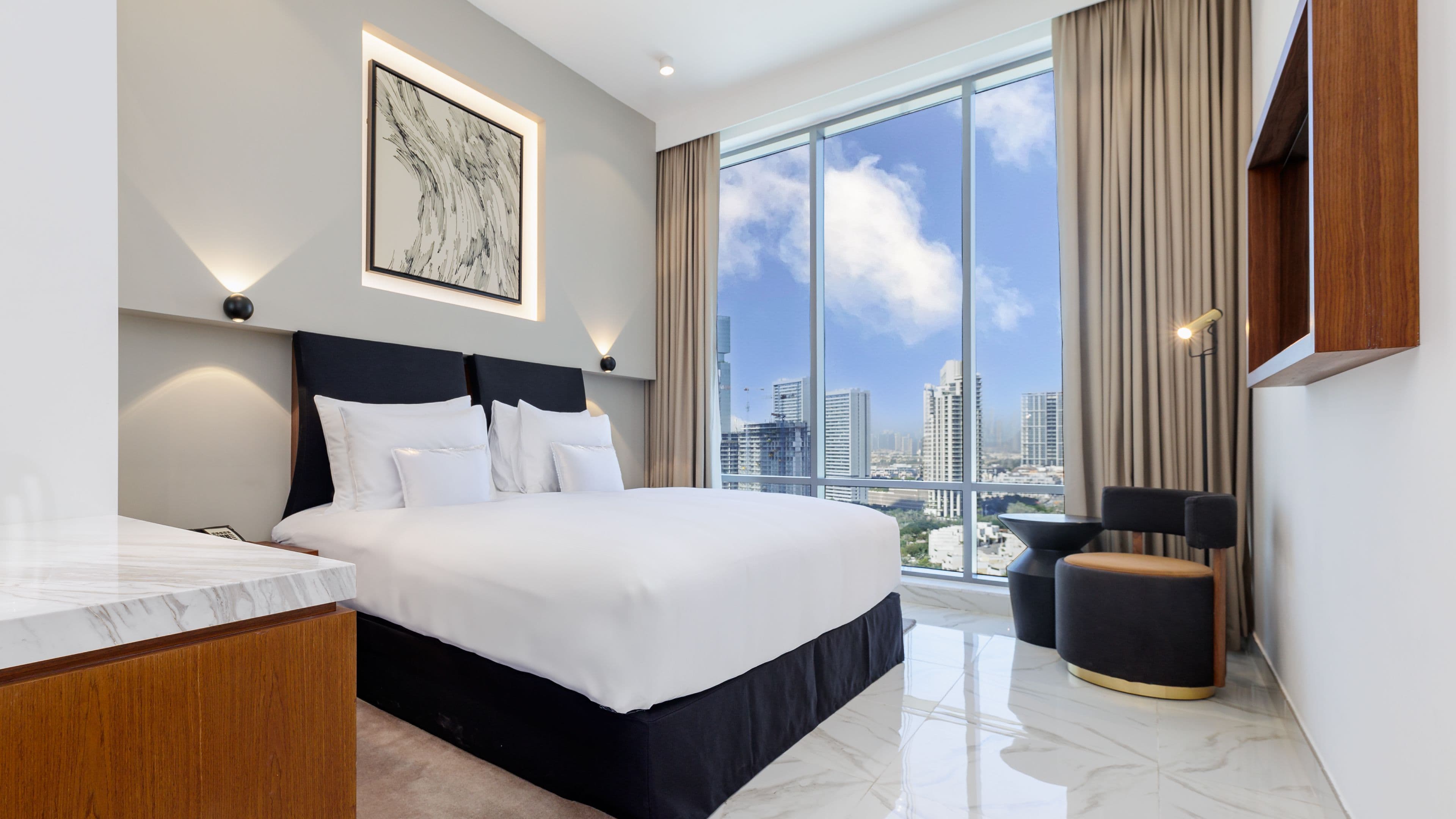 Holiday Inn Dubai Jumeirah Village Circle - Image 2