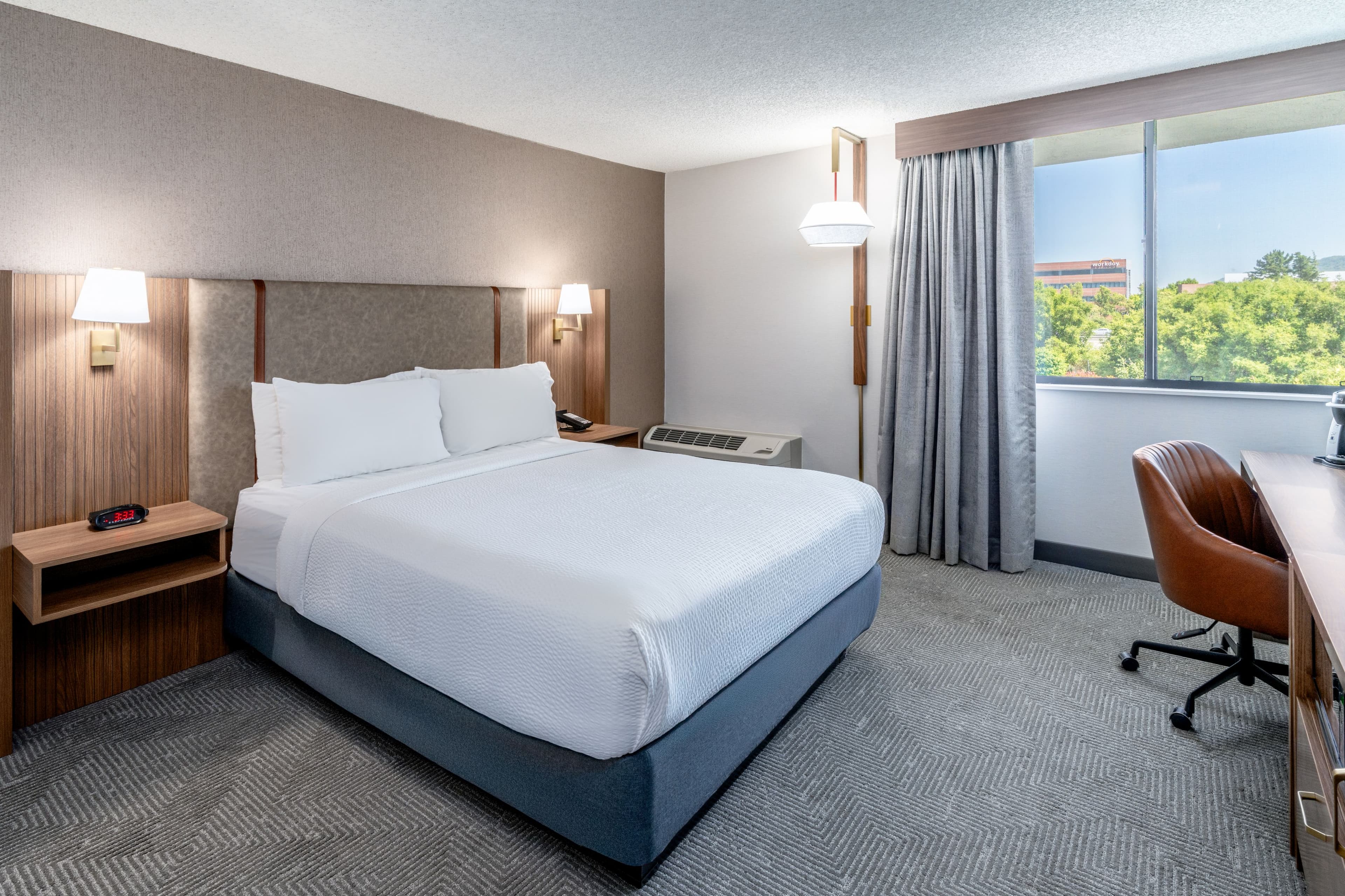 Holiday Inn Dublin-Pleasanton - Image 4