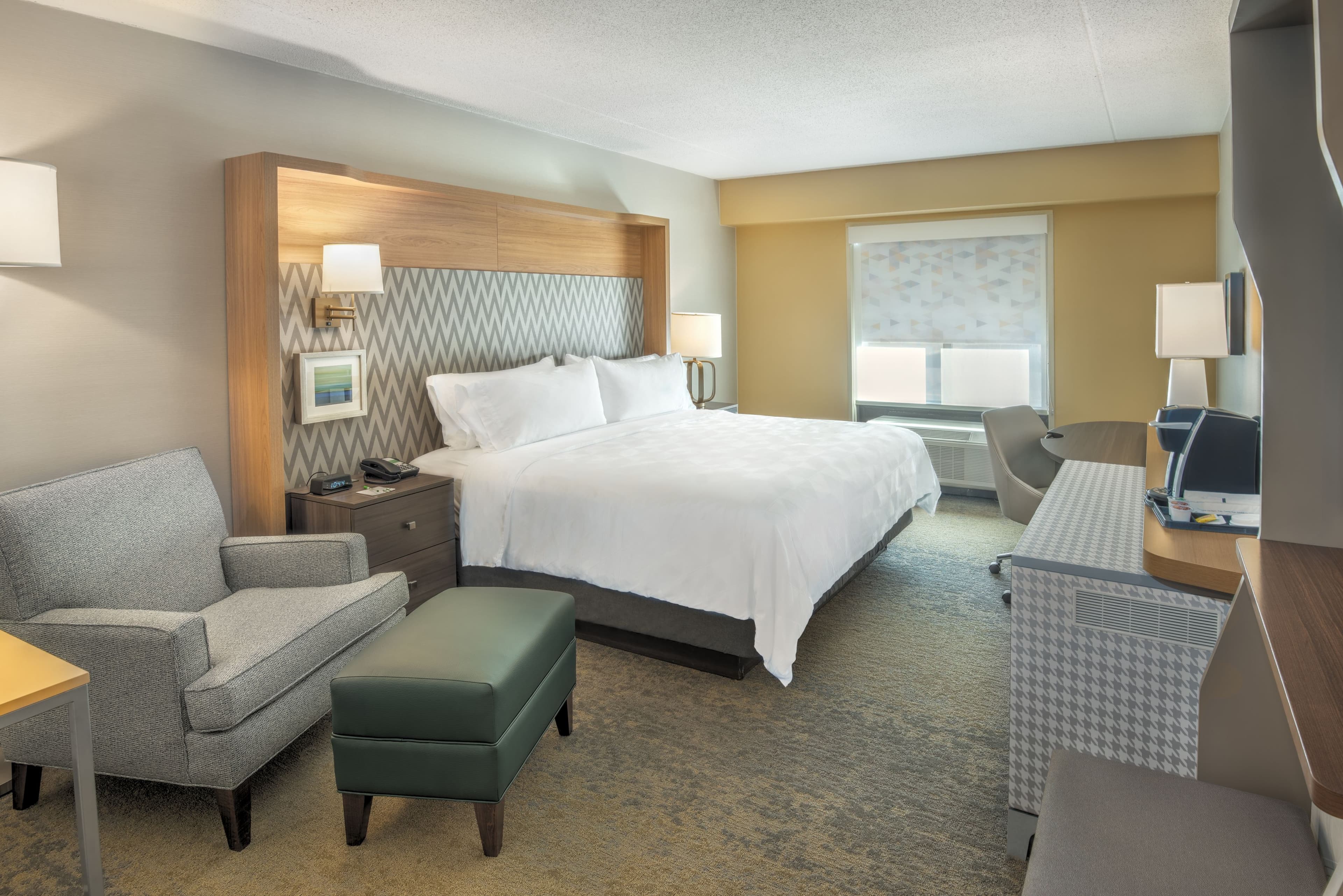 Holiday Inn East Windsor - Cranbury Area - Image 3