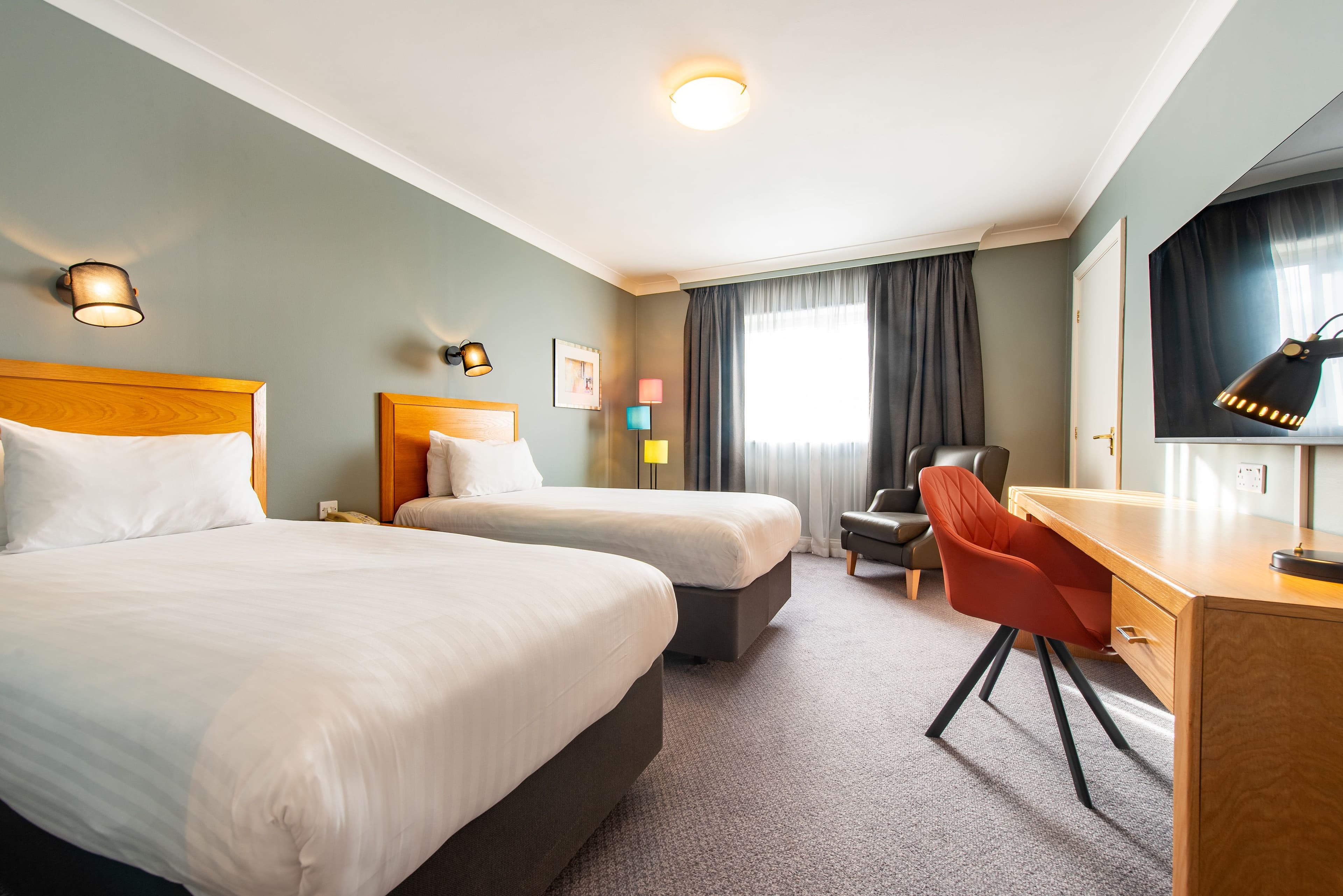 Holiday Inn Edinburgh - Image 2