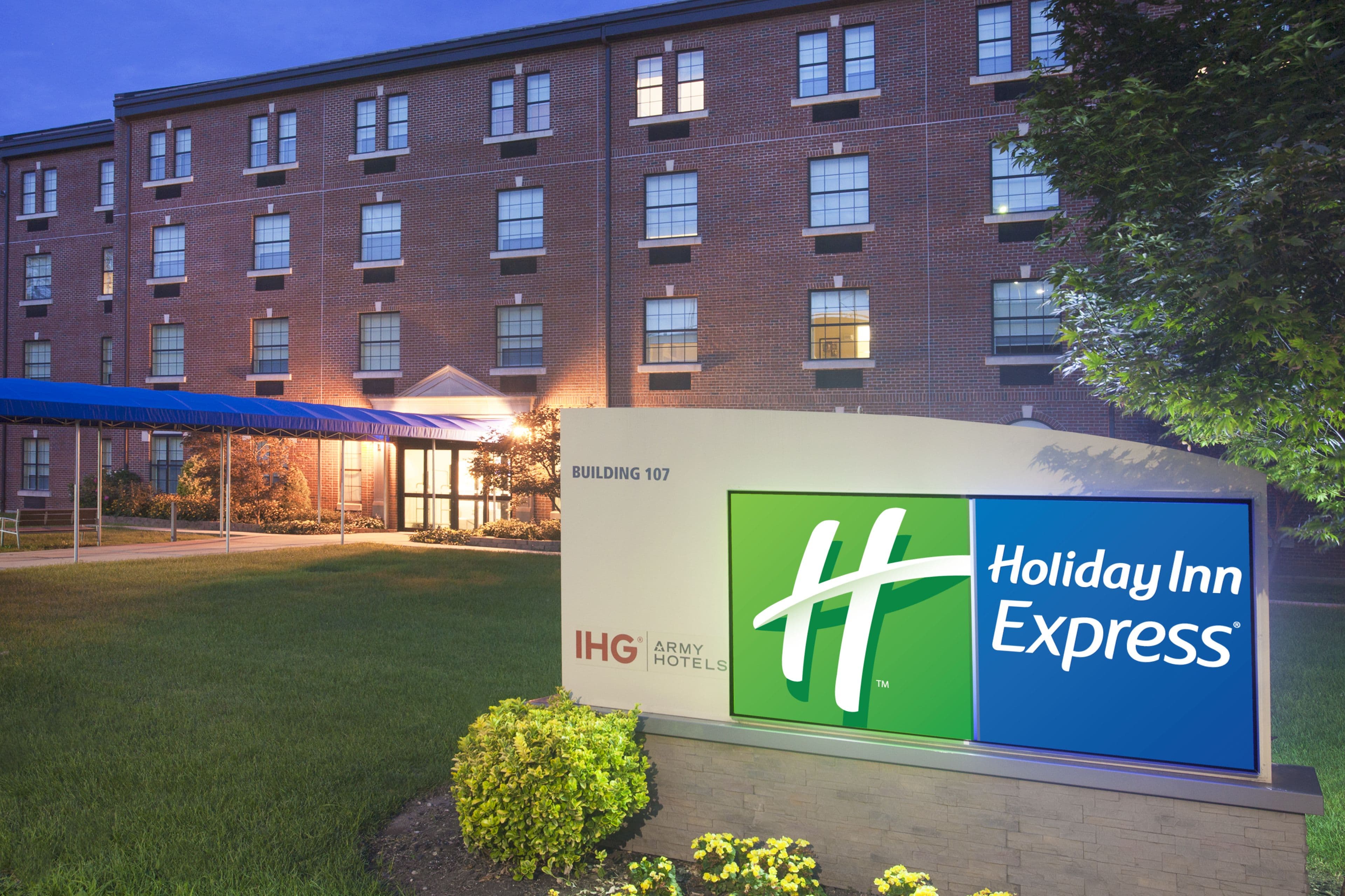 Holiday Inn Express Building 107 - Image 1
