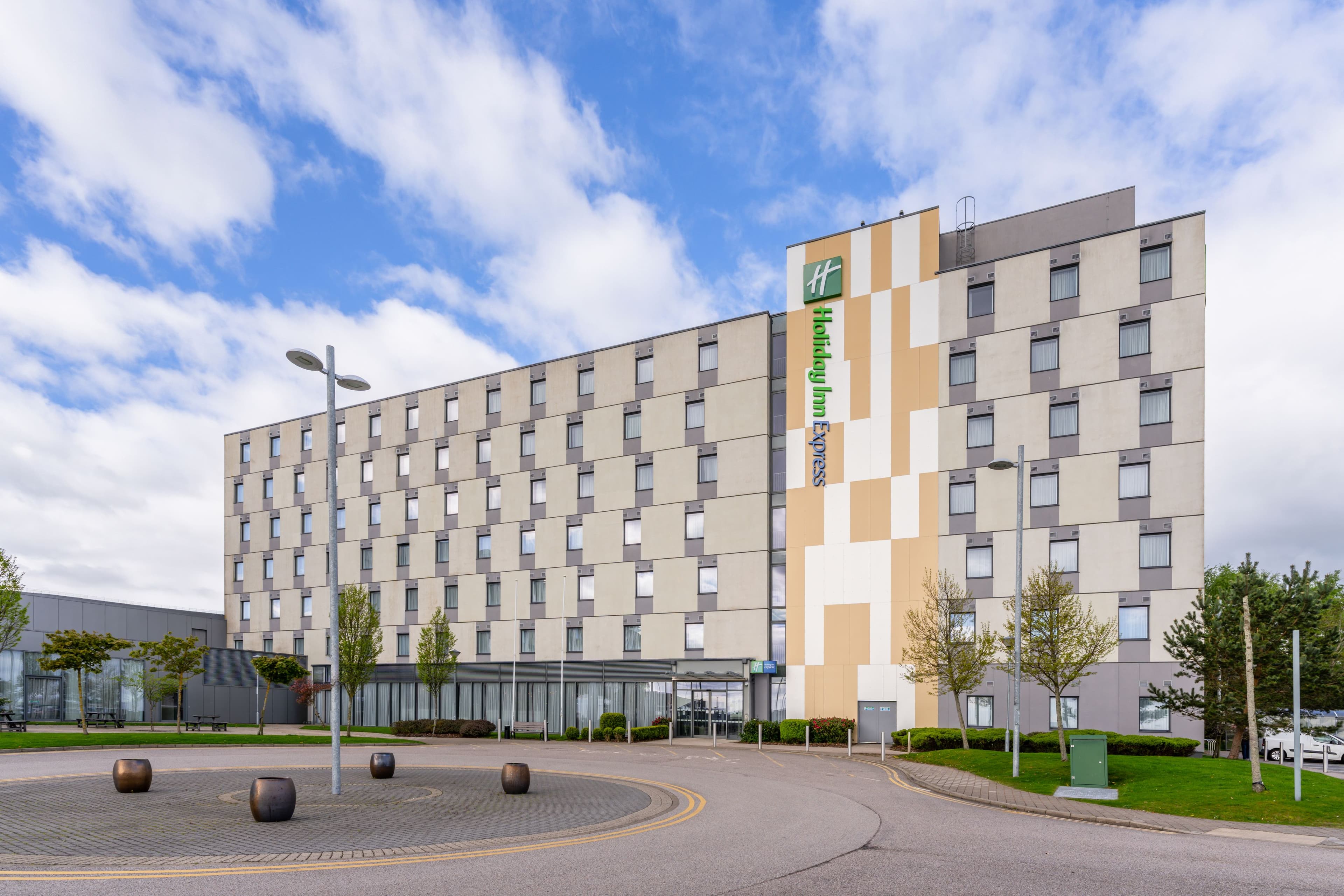 Holiday Inn Express Aberdeen Airport - Image 1