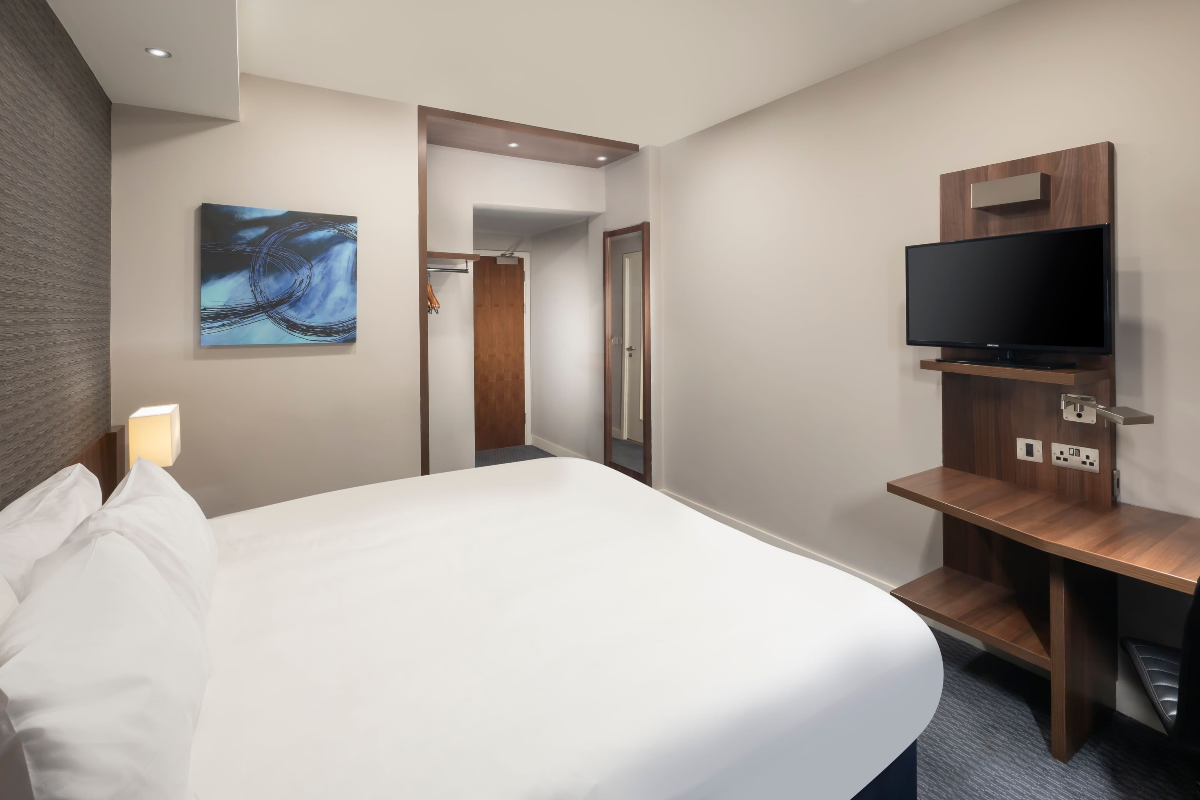 Holiday Inn Express Aberdeen Airport — 8