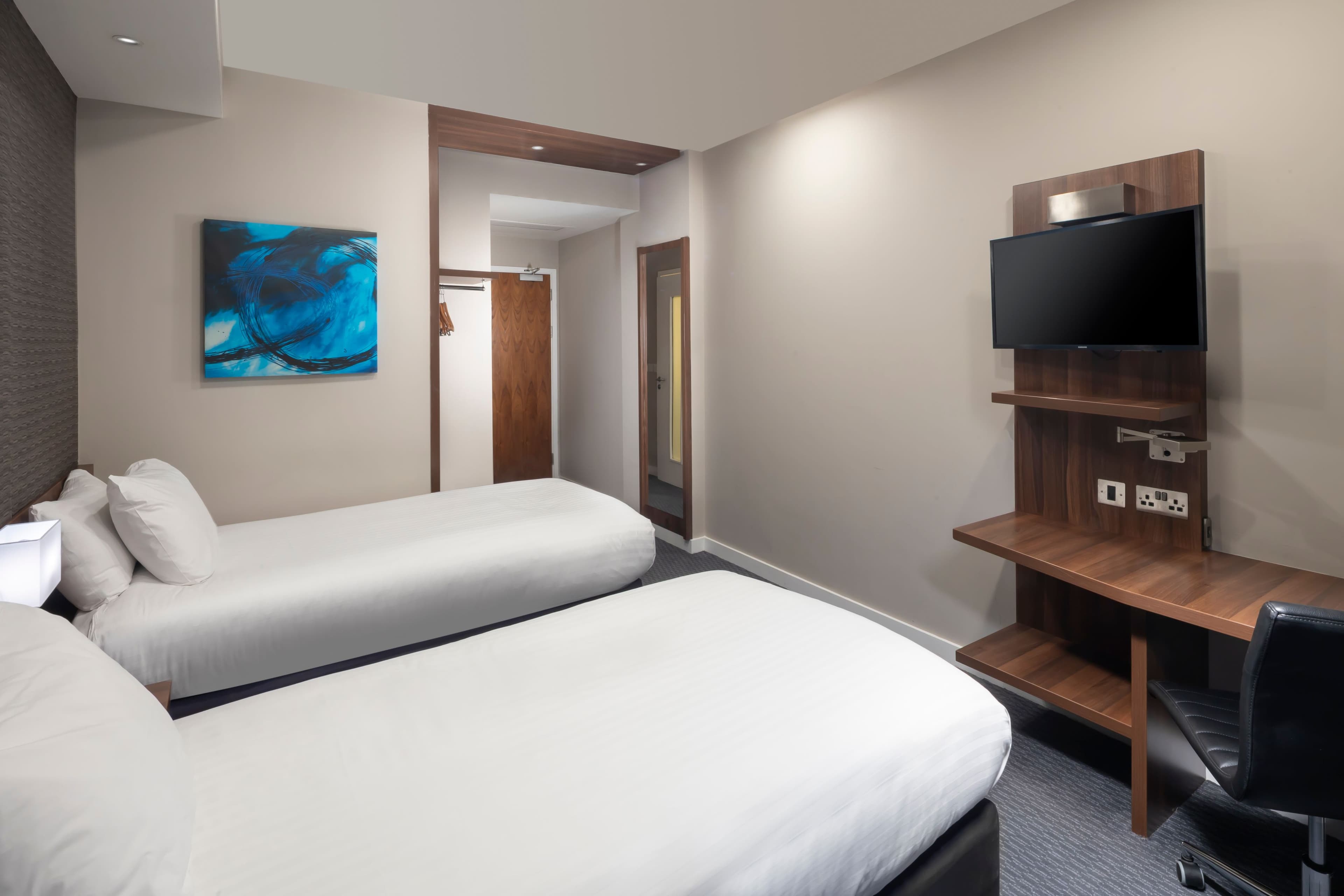 Holiday Inn Express Aberdeen Airport — 16