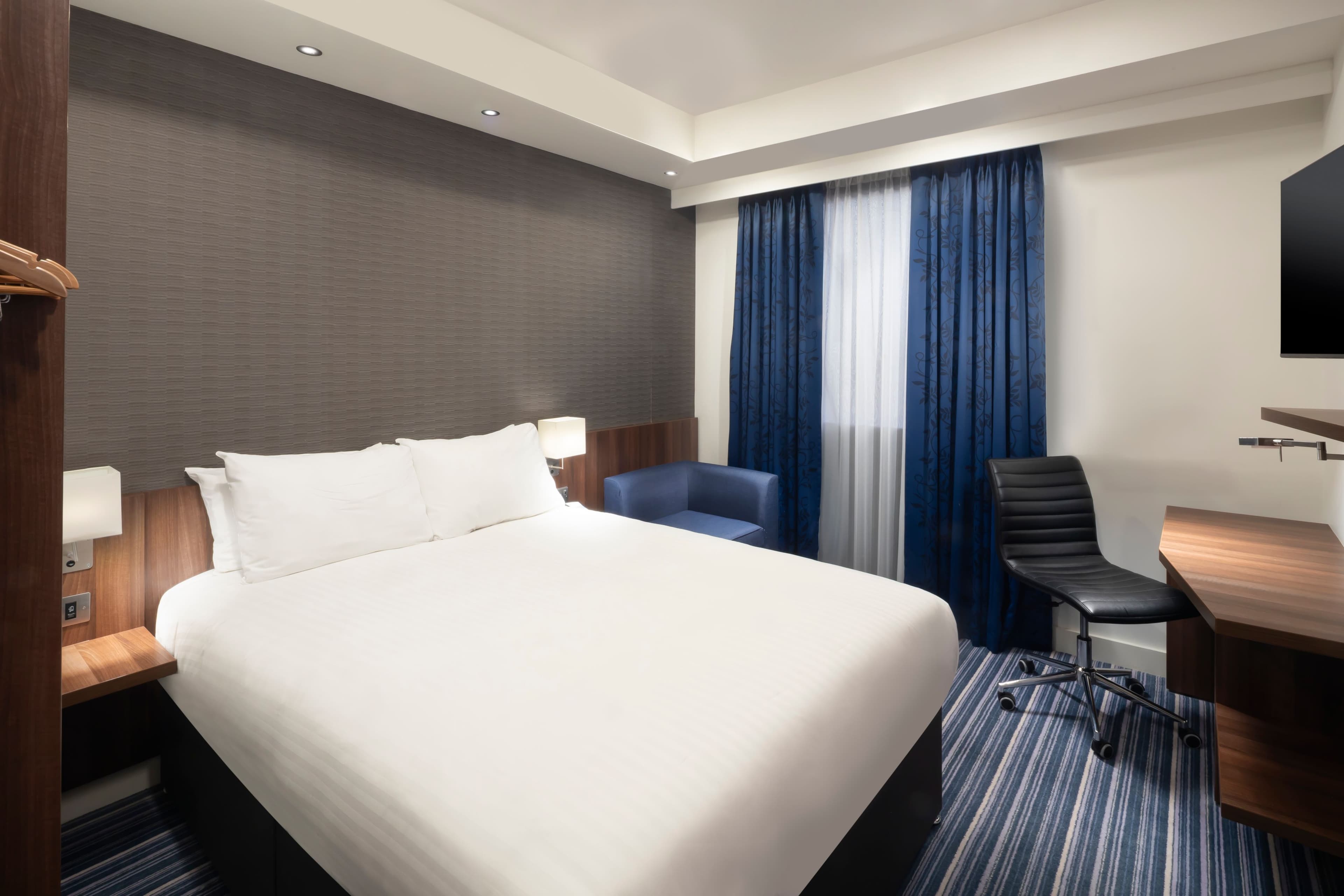 Holiday Inn Express Aberdeen Airport — 7
