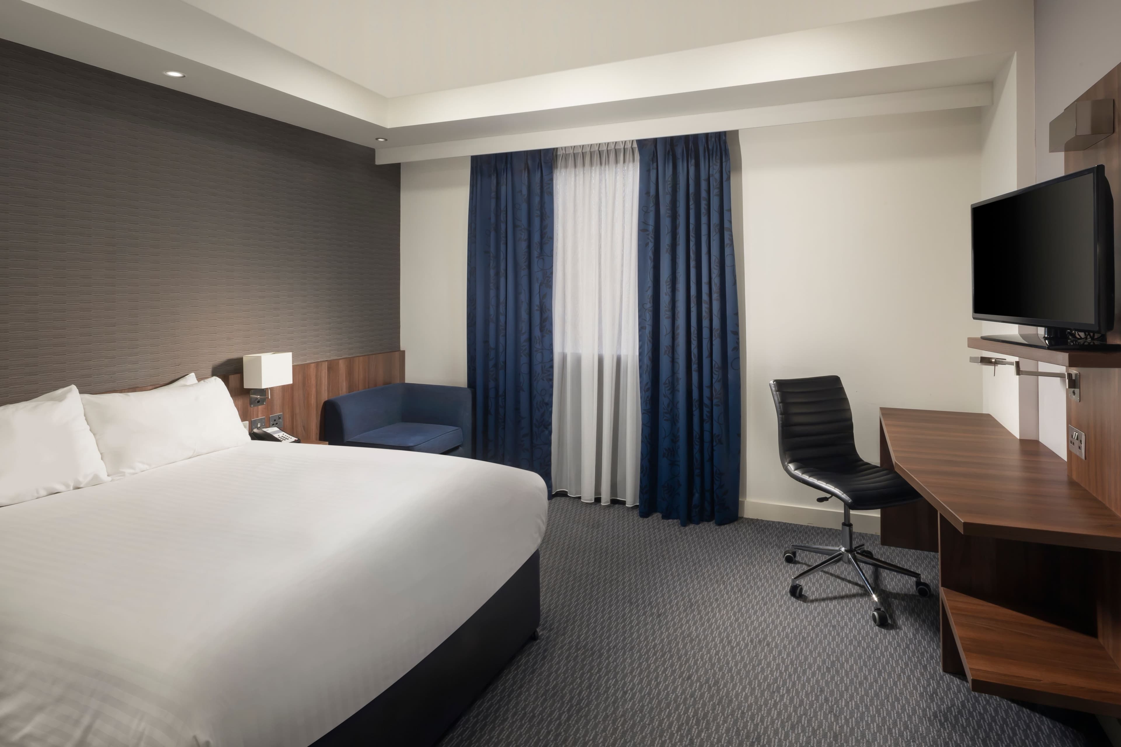 Holiday Inn Express Aberdeen Airport — 13