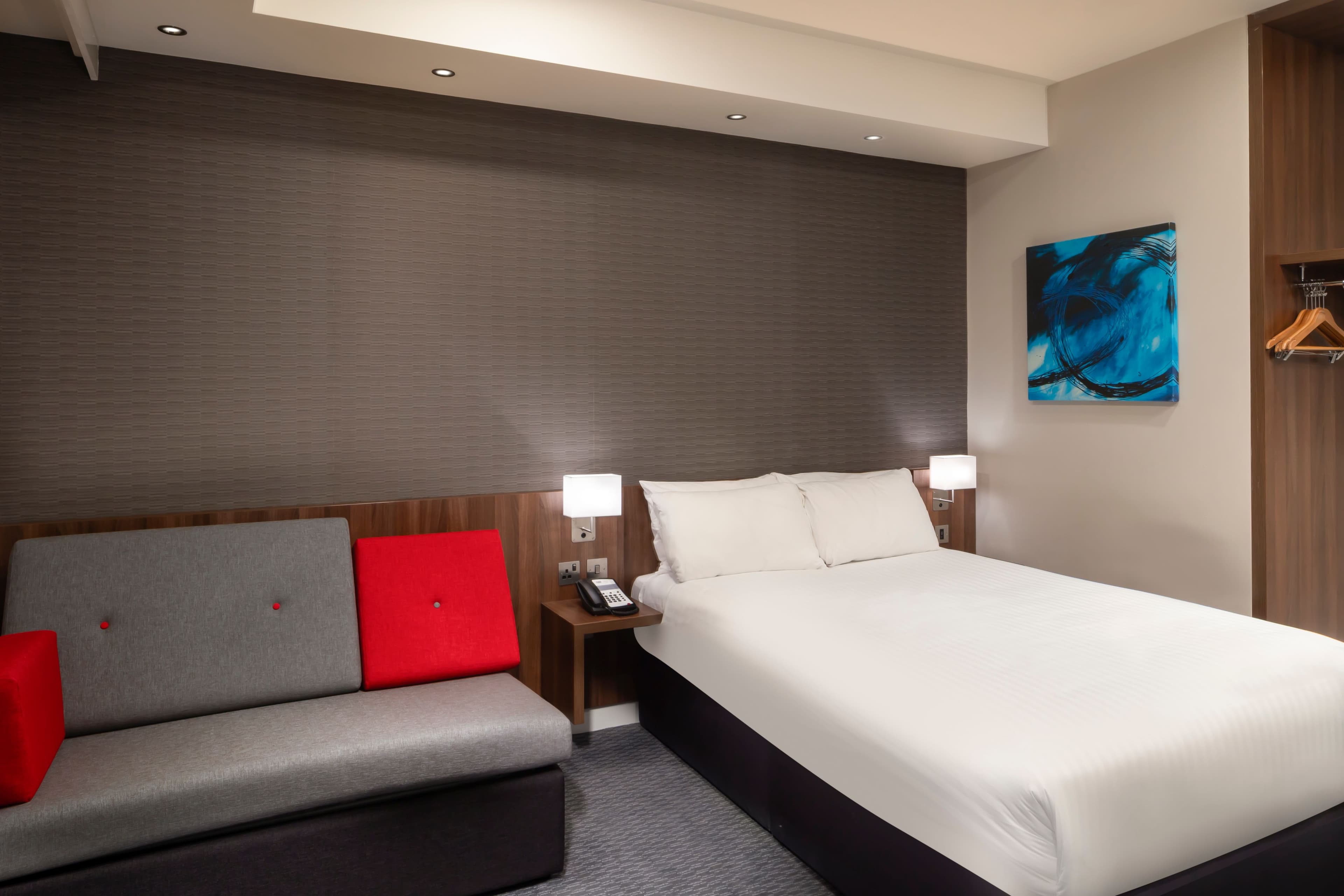 Holiday Inn Express Aberdeen Airport — 6
