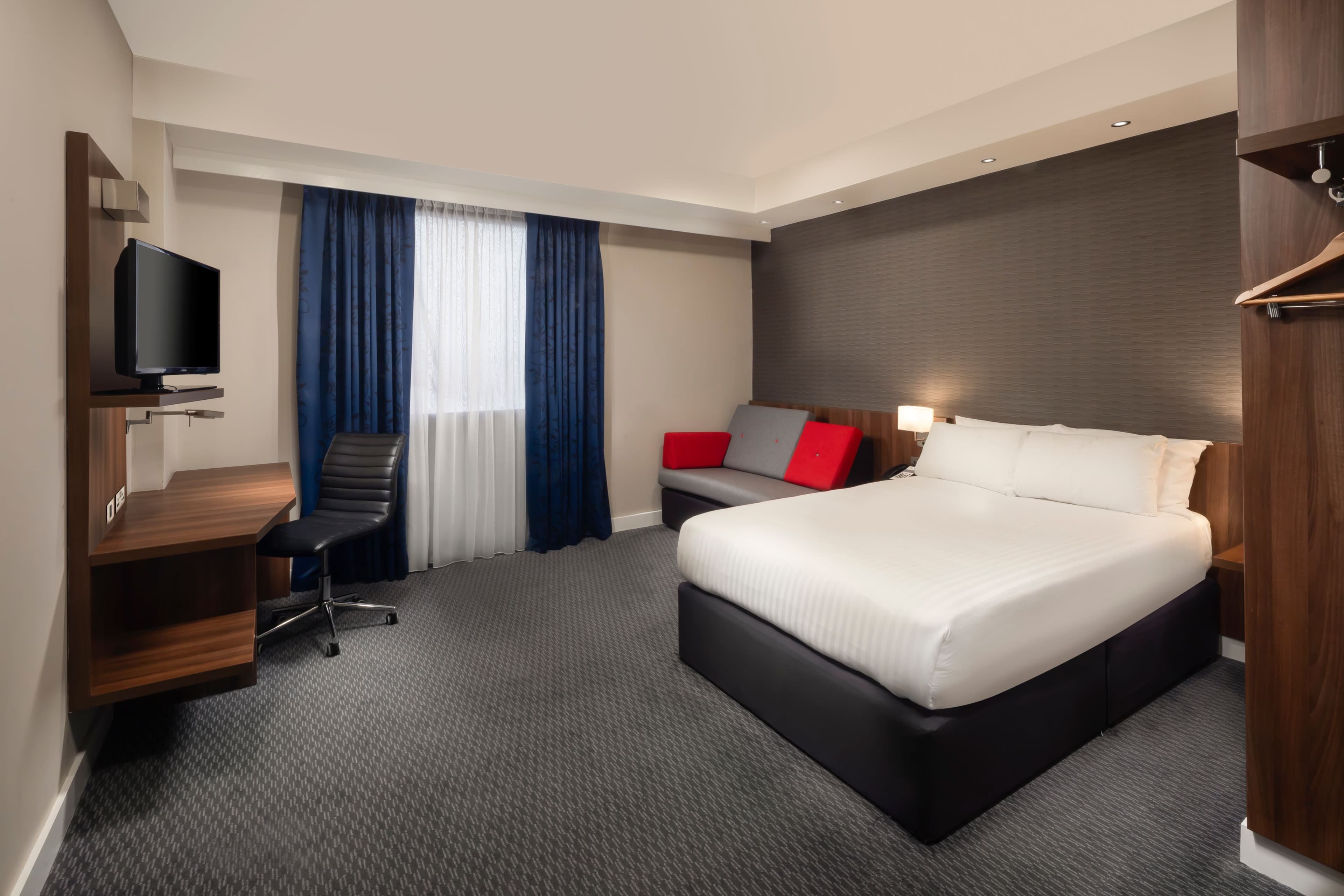 Holiday Inn Express Aberdeen Airport — 3