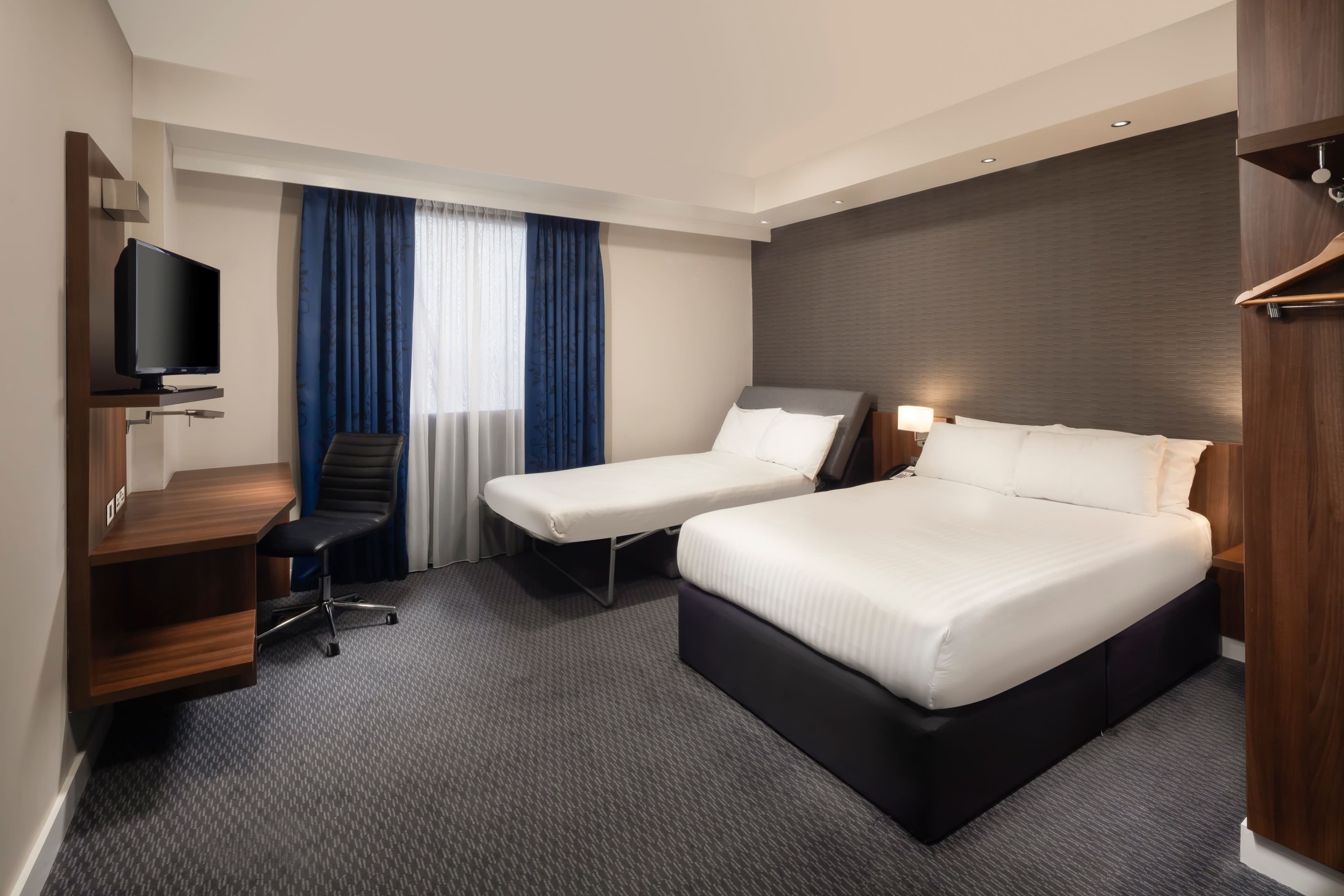Holiday Inn Express Aberdeen Airport — 5