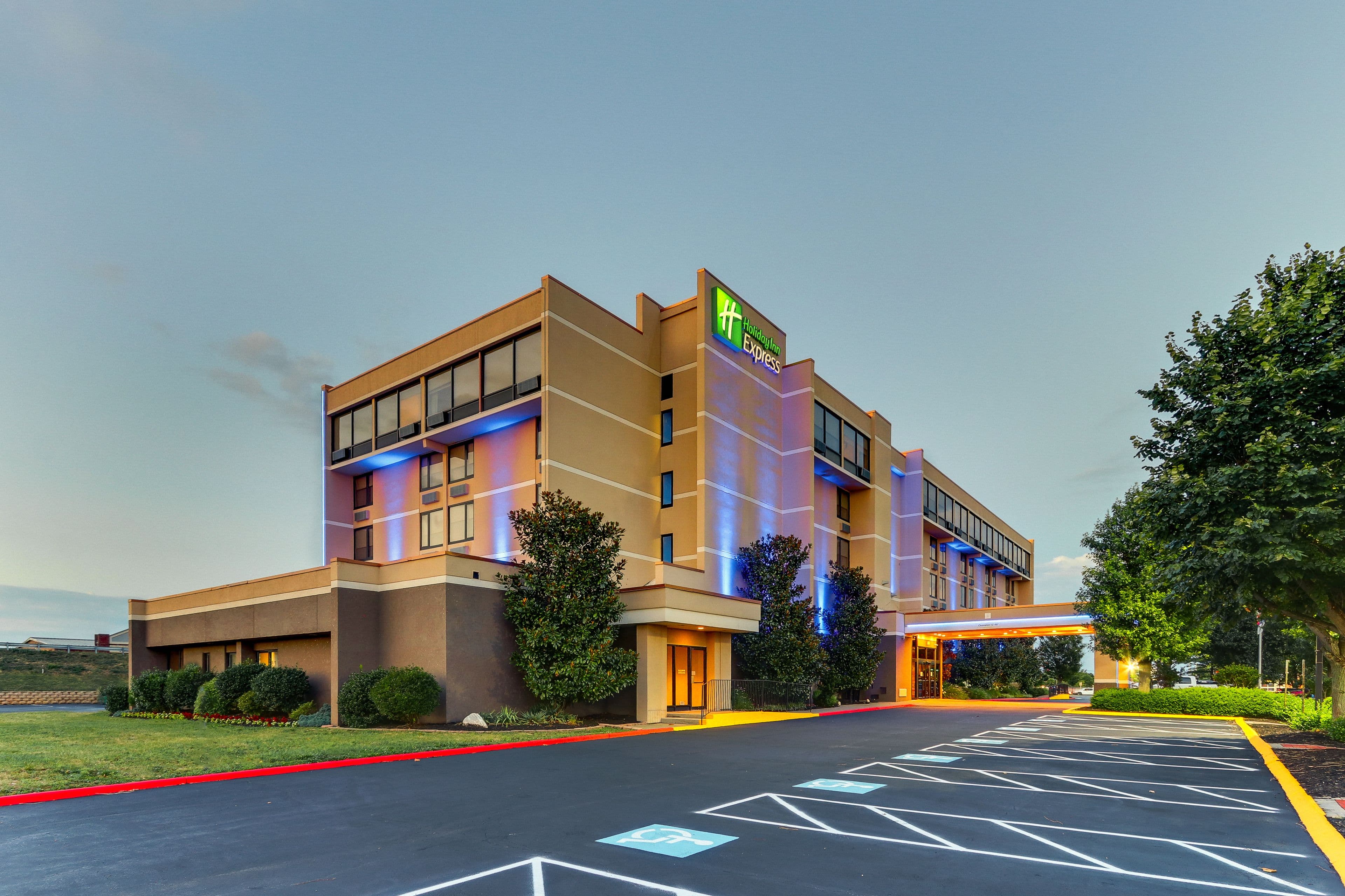 Holiday Inn Express Aberdeen-Chesapeake House - Image 1