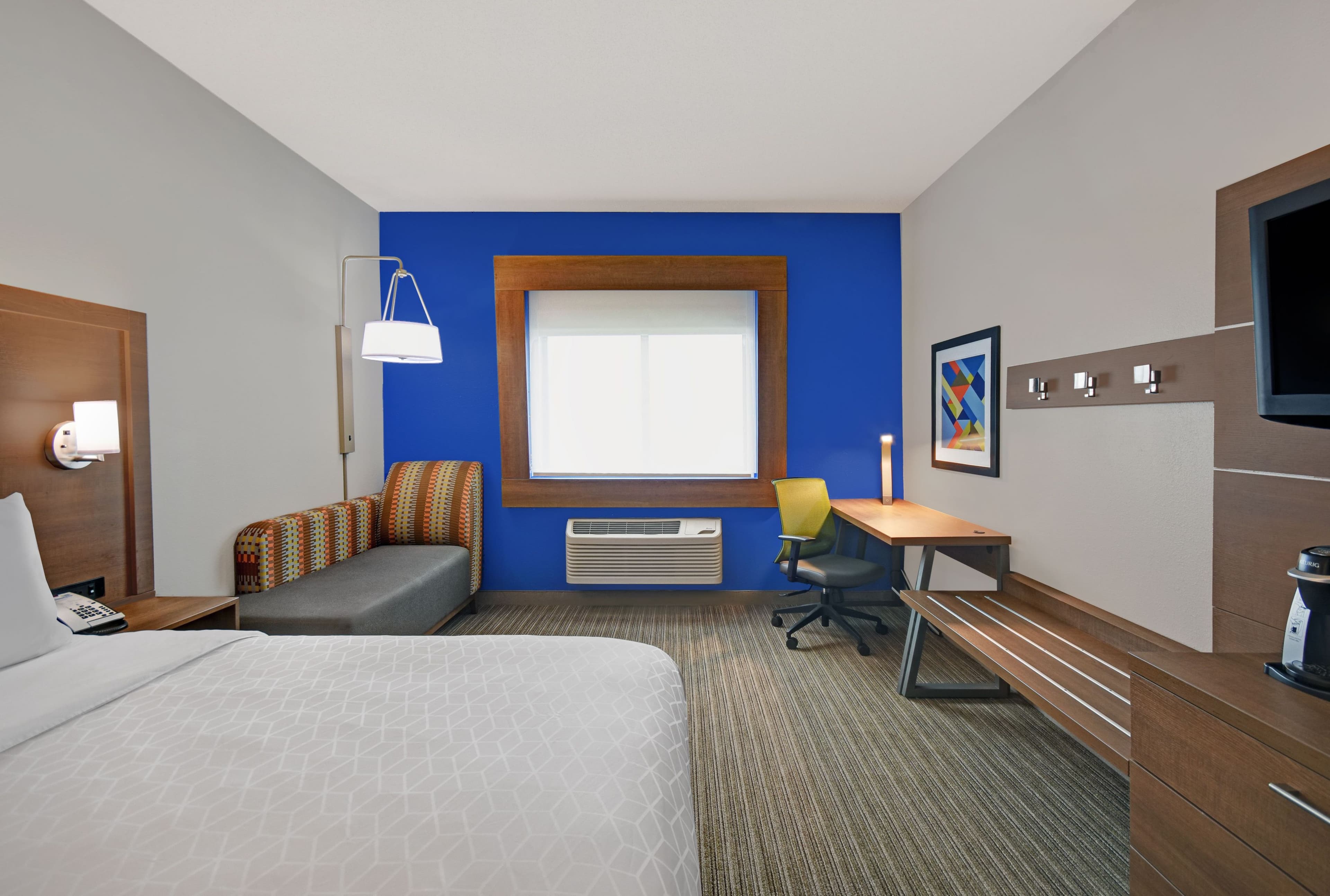 Holiday Inn Express Adrian — 8