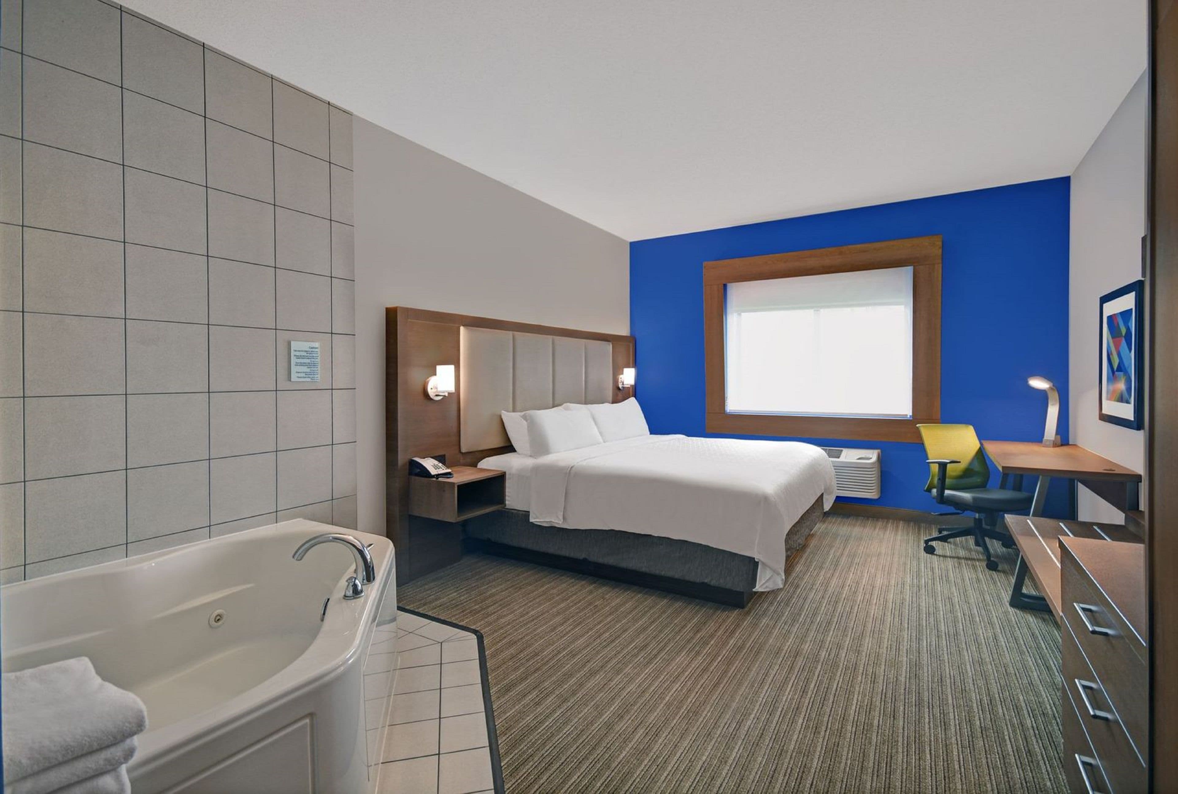 Holiday Inn Express Adrian - Image 4