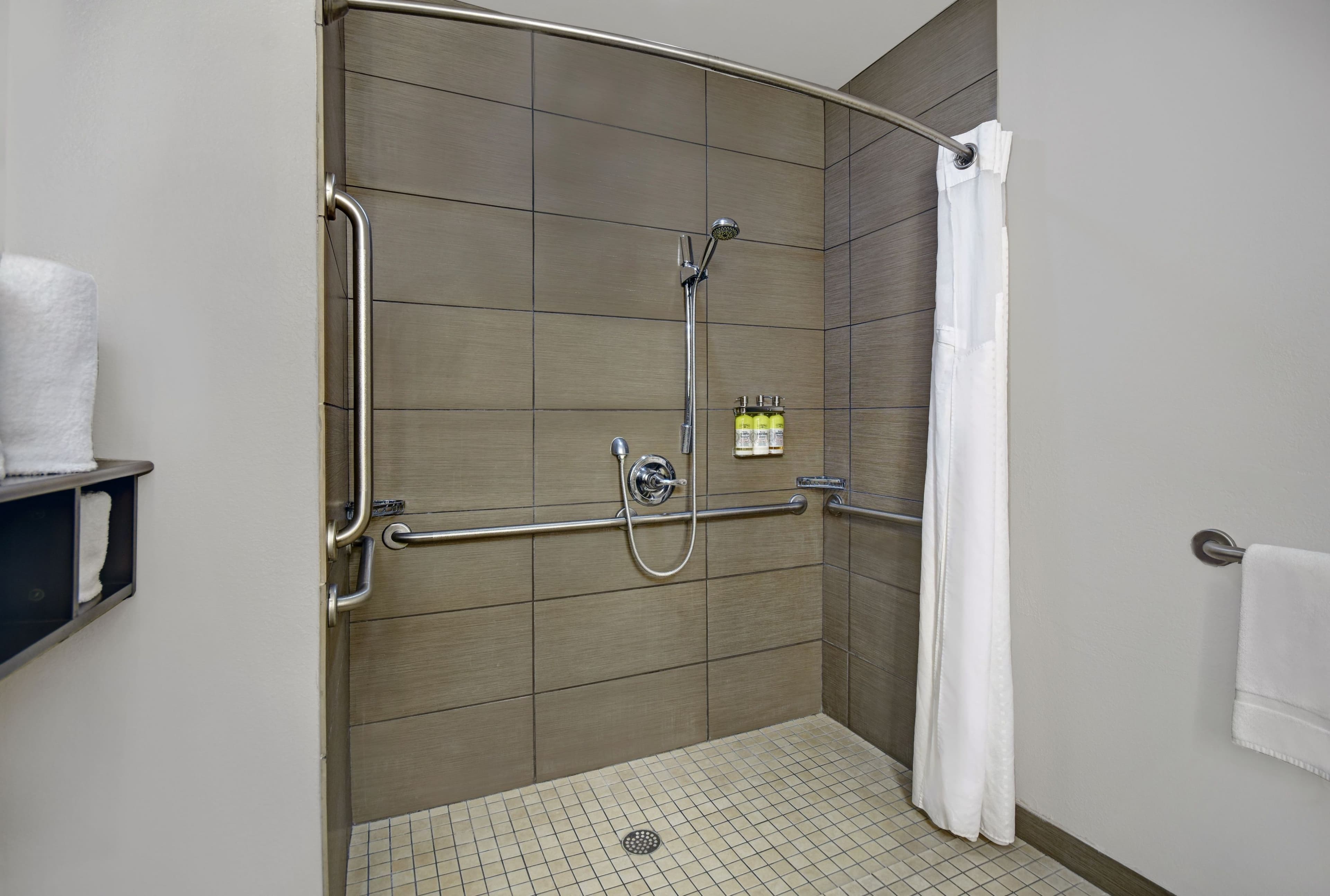 Holiday Inn Express Adrian — 17
