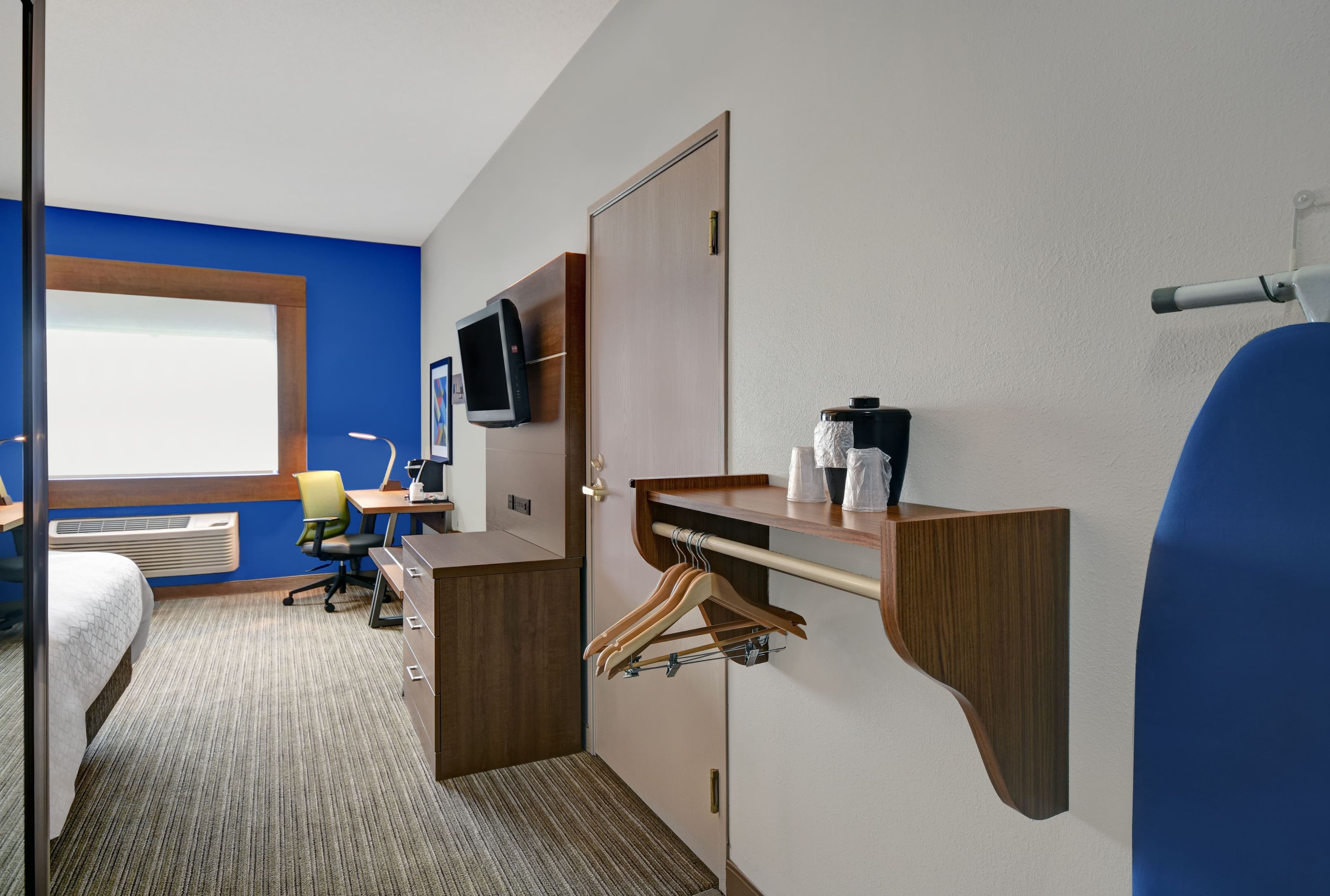 Holiday Inn Express Adrian — 15