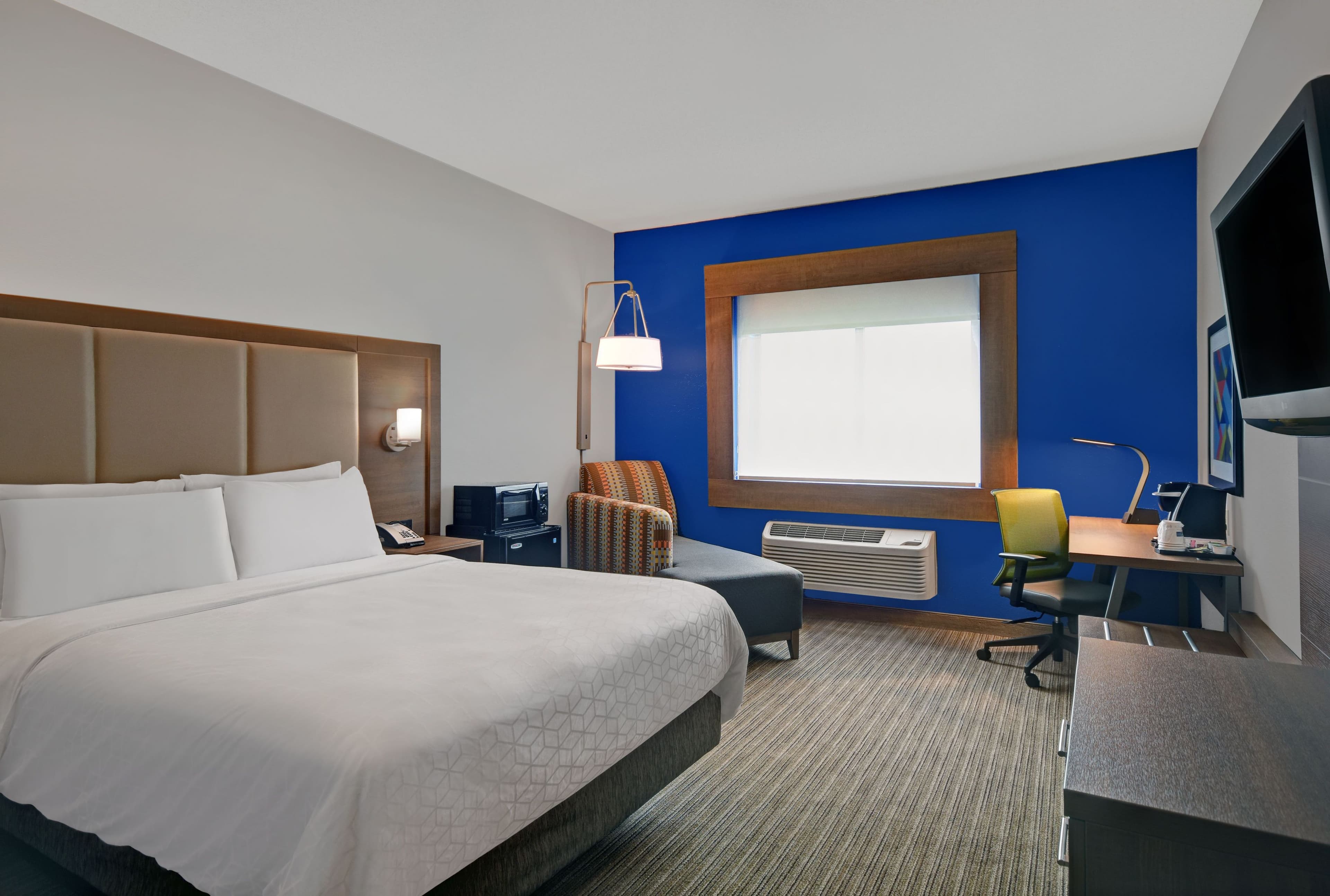 Holiday Inn Express Adrian — 12