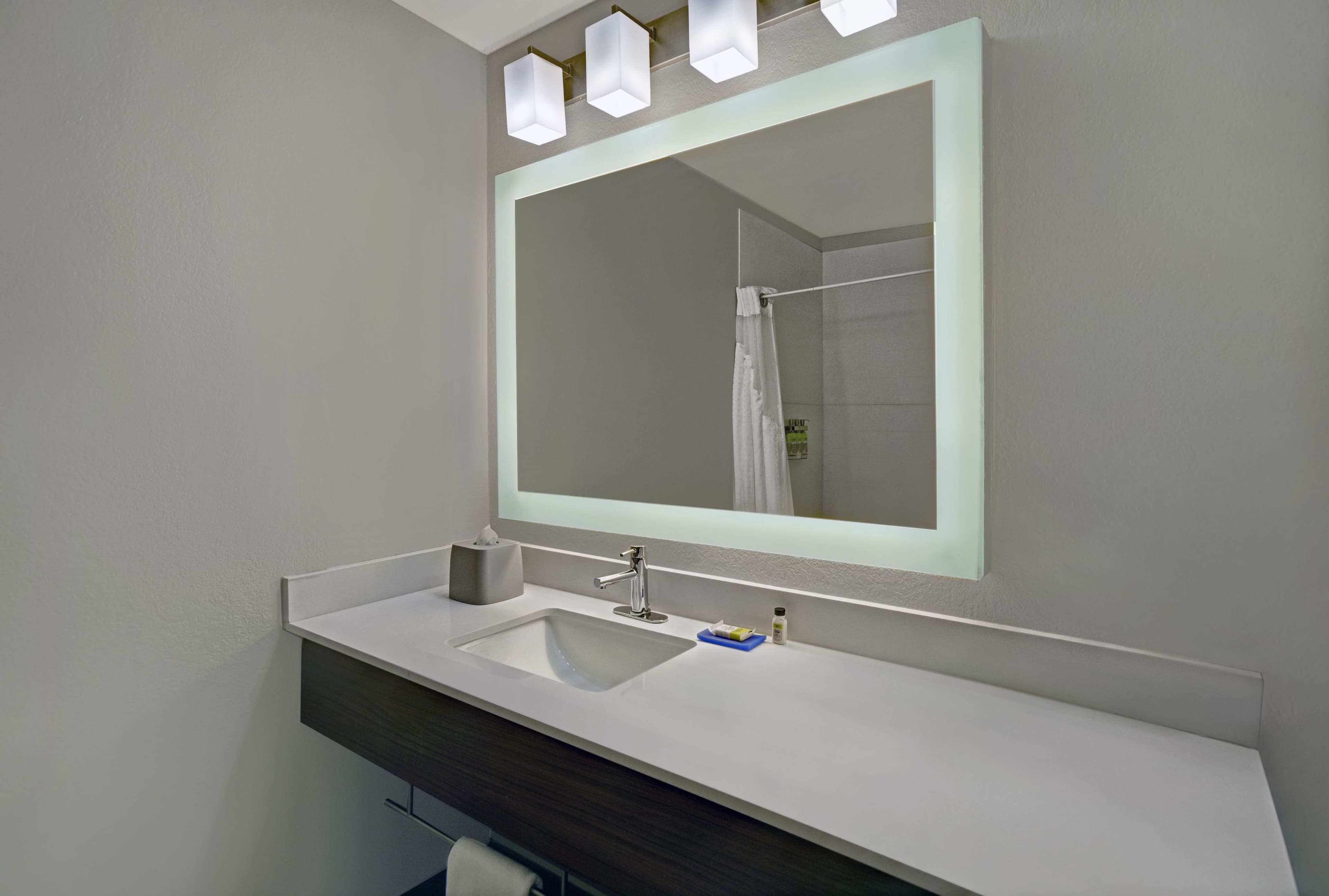 Holiday Inn Express Adrian - Image 5