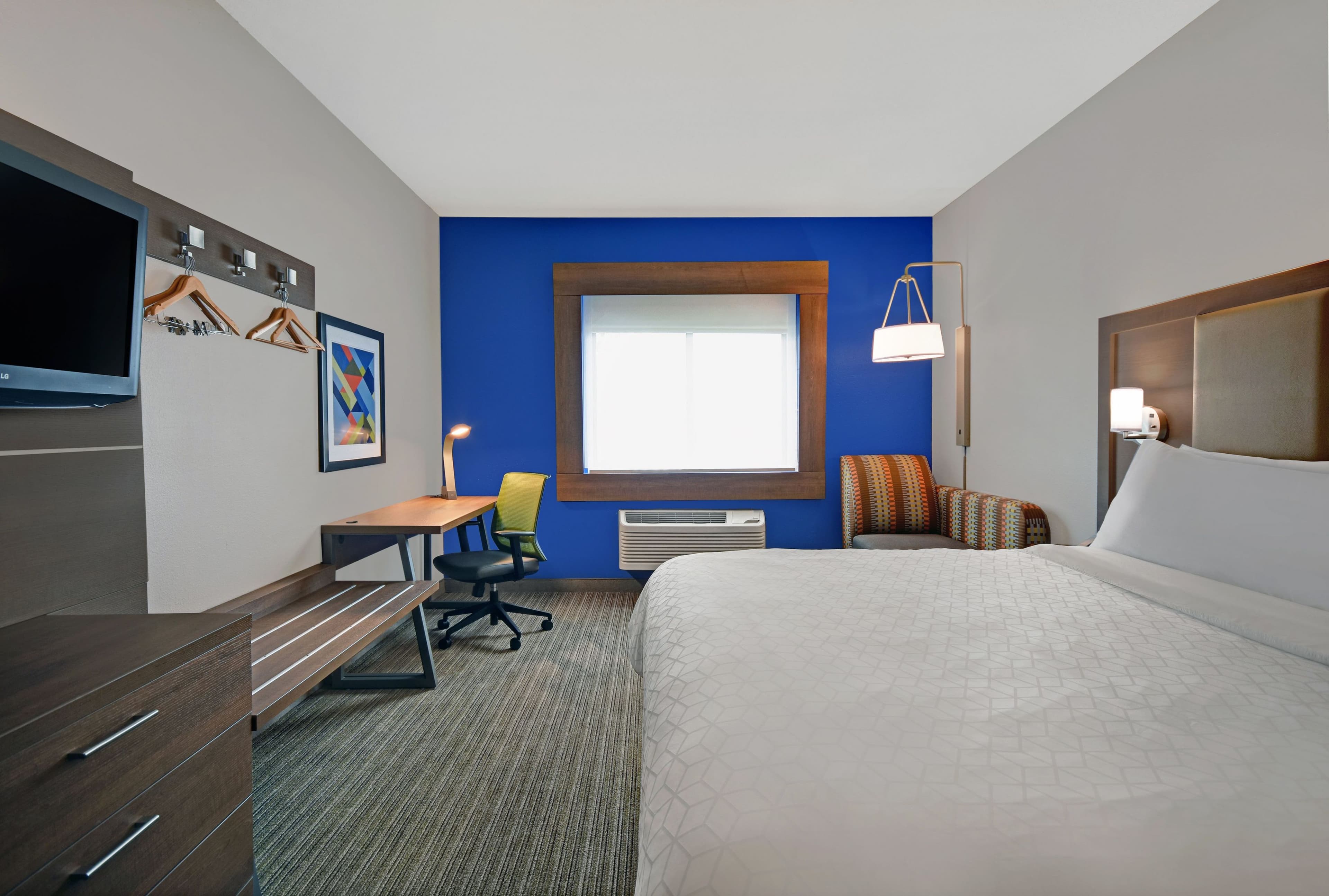 Holiday Inn Express Adrian — 10