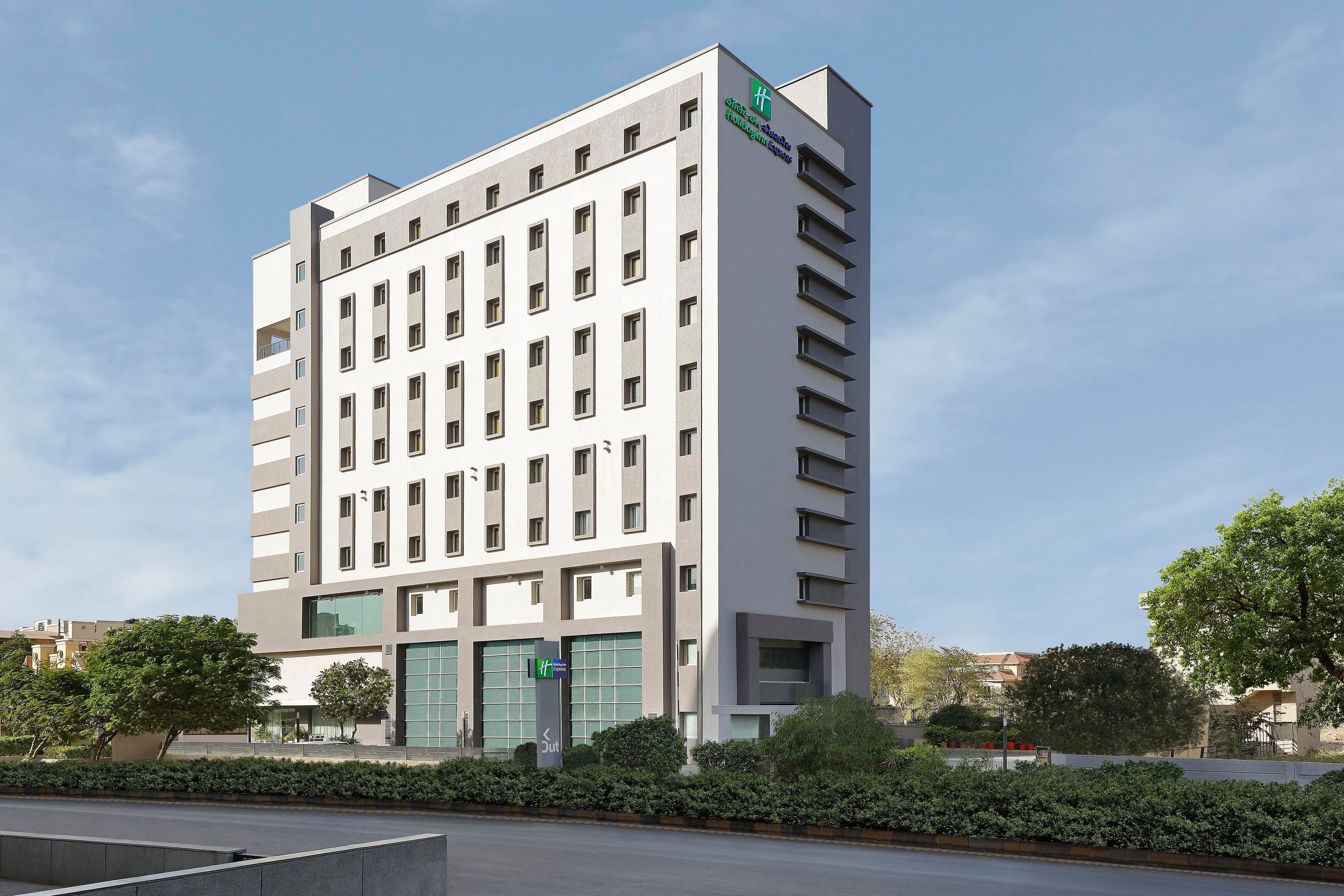 Holiday Inn Express Ahmedabad Prahlad Nagar - Image 1