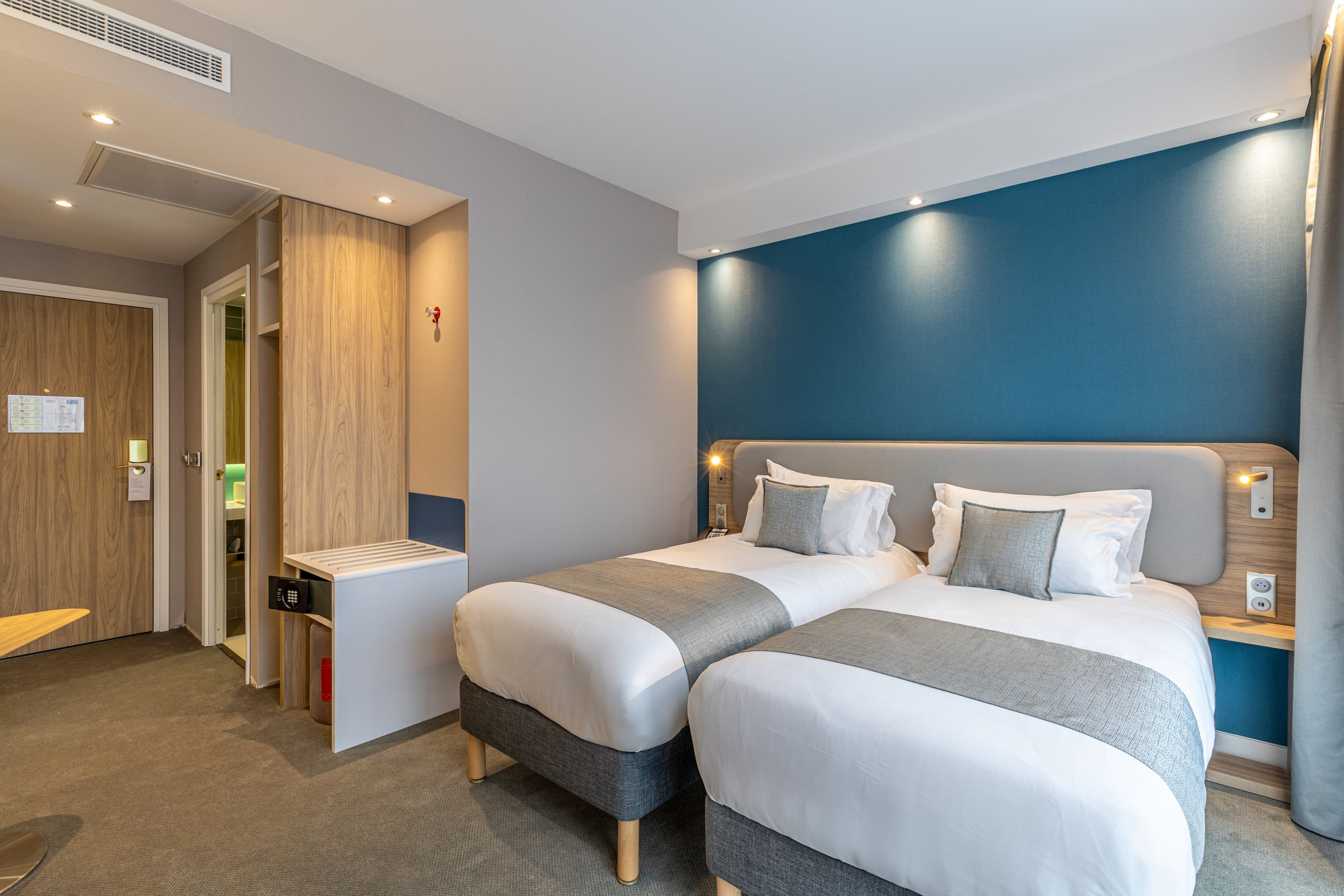 2 Twin Standard with Free Breakfast - Image 2