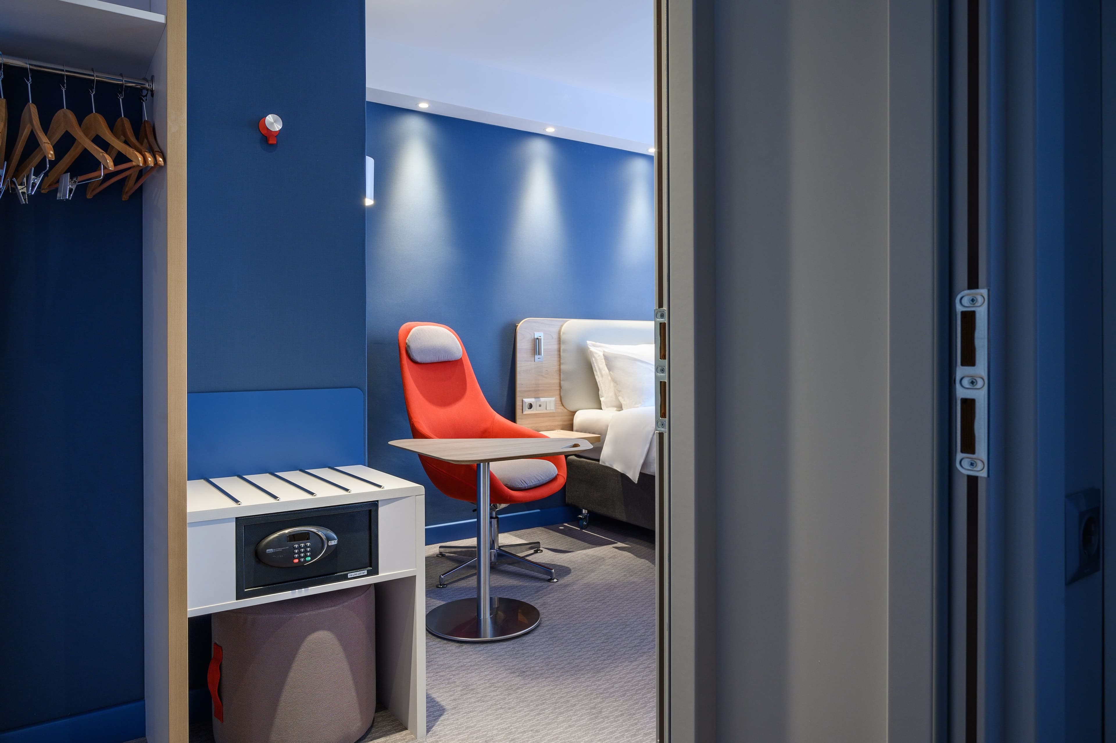 Holiday Inn Express Almaty — 7