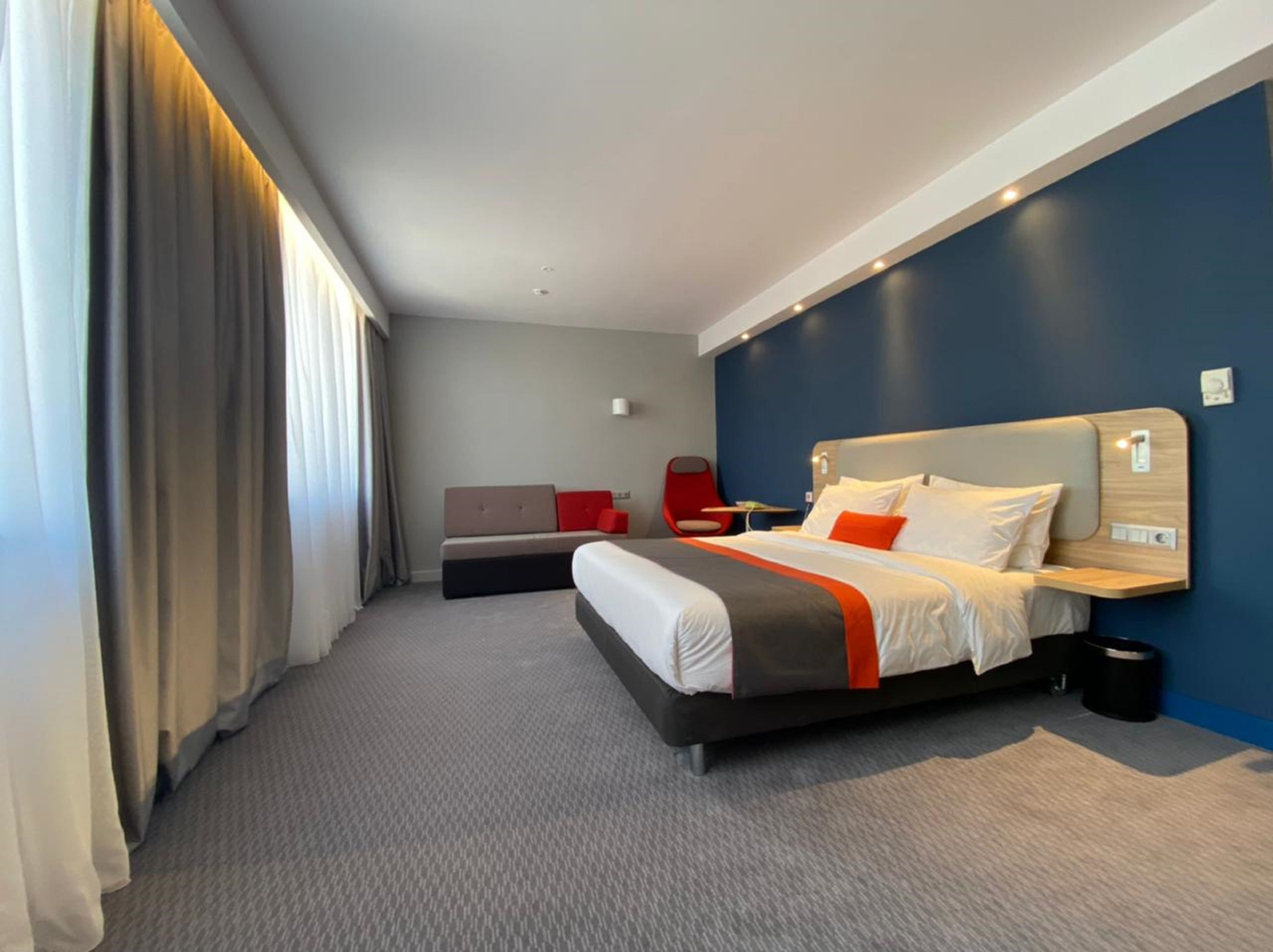 Holiday Inn Express Almaty - Image 4