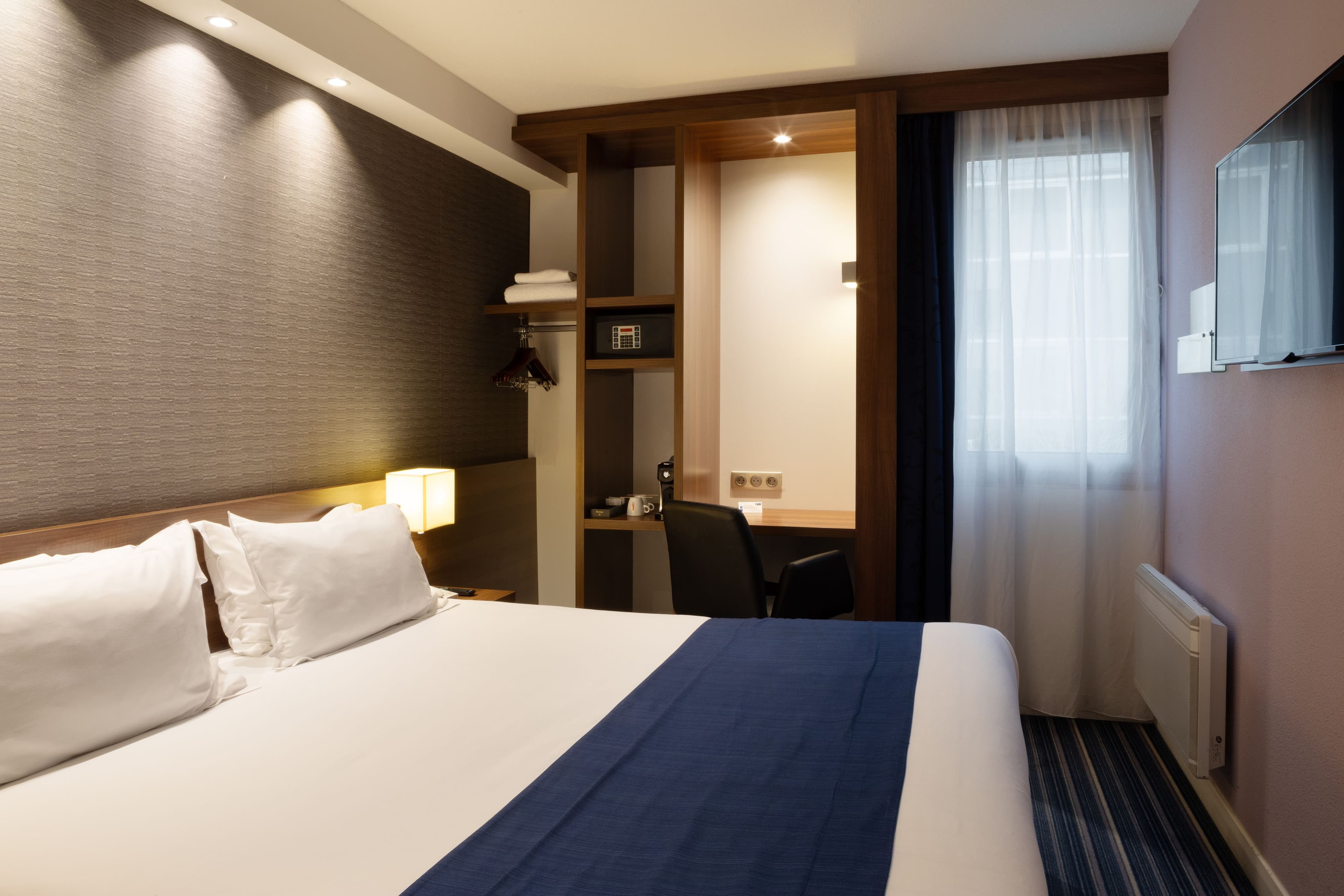 Holiday Inn Express Amiens - Image 2