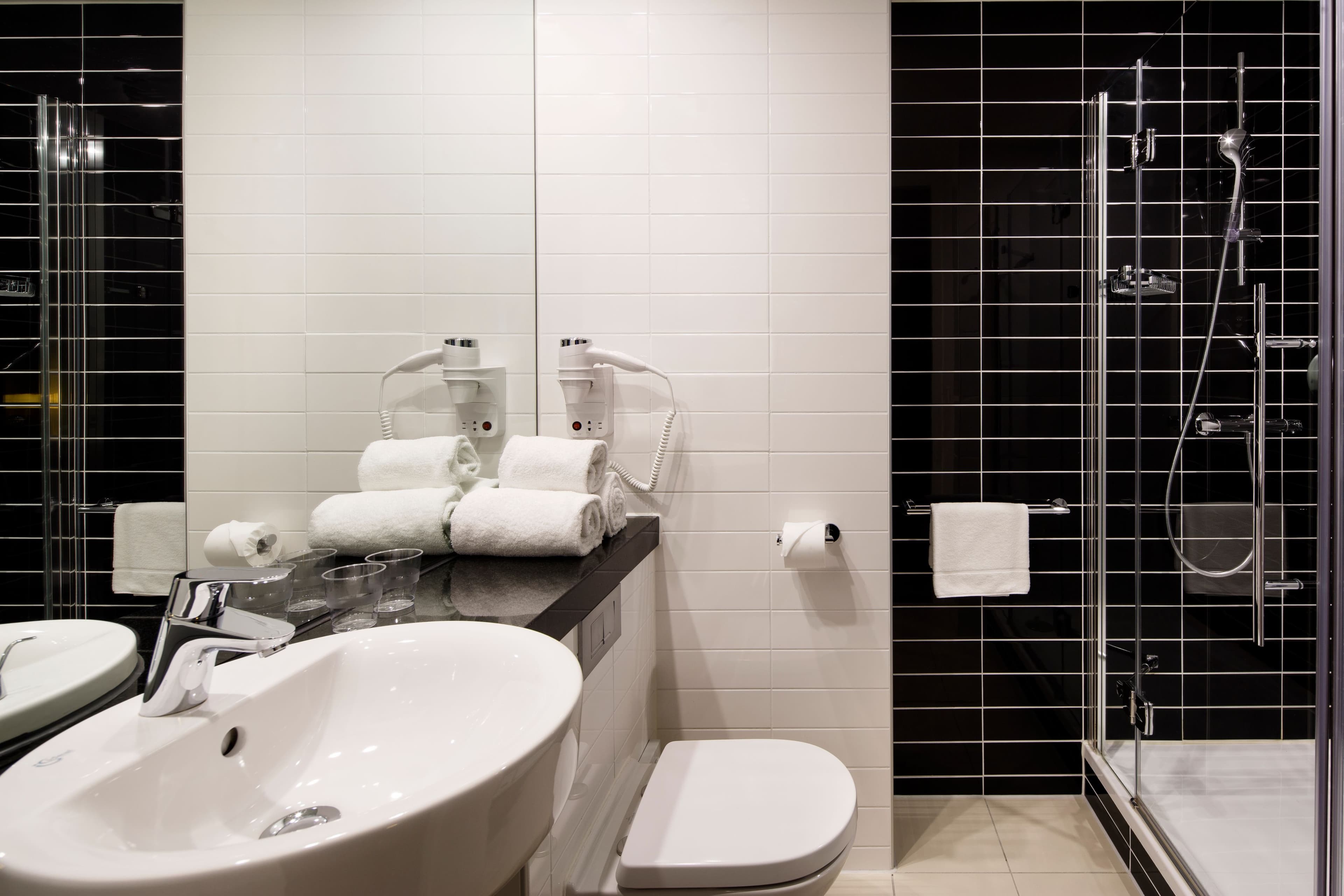 Standard Room with Free Breakfast - Image 7