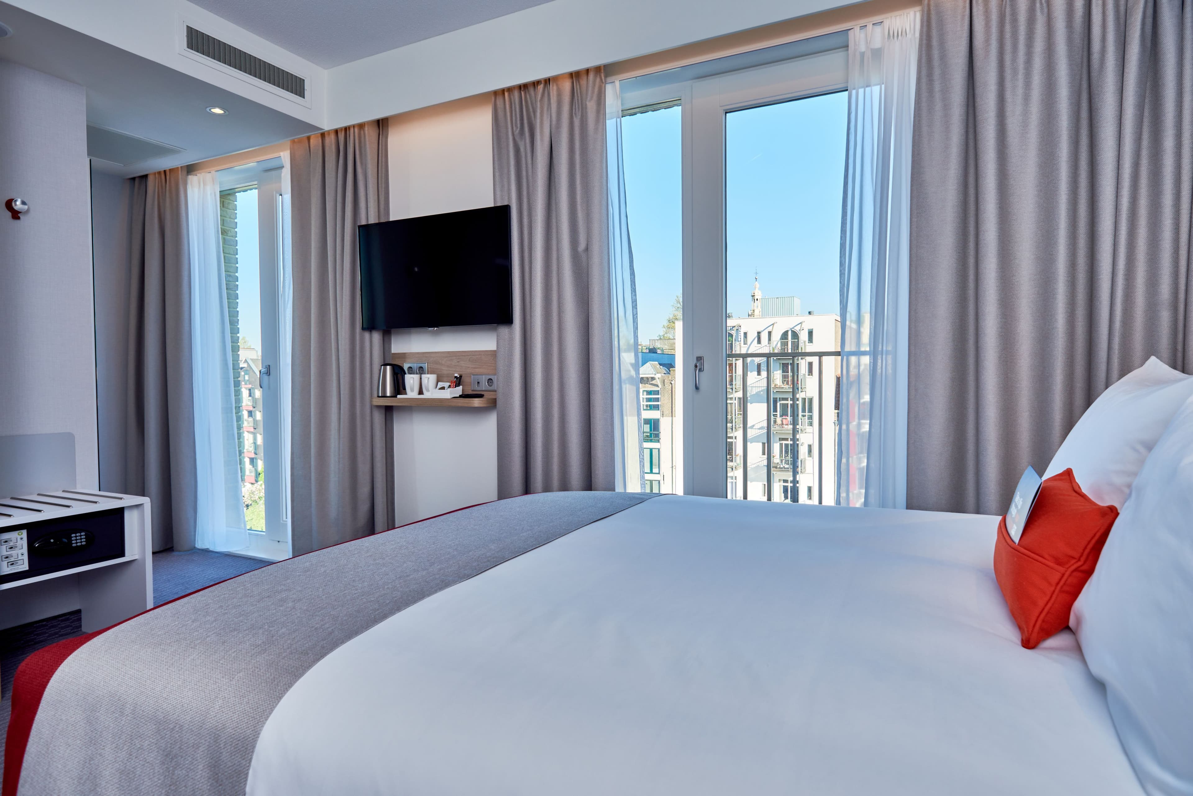 Holiday Inn Express Amsterdam - City Hall - Image 1