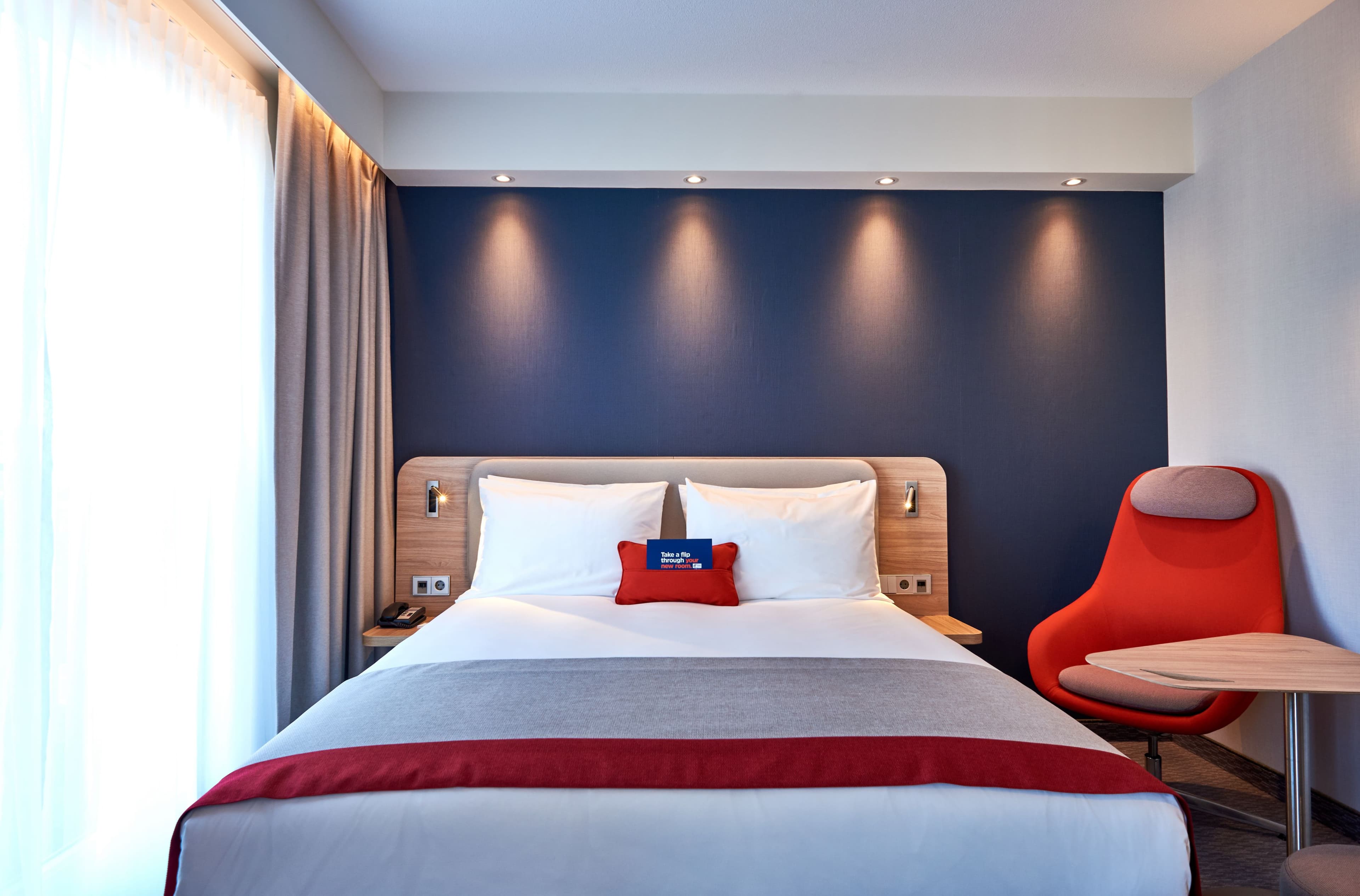 Holiday Inn Express Amsterdam - City Hall - Image 2