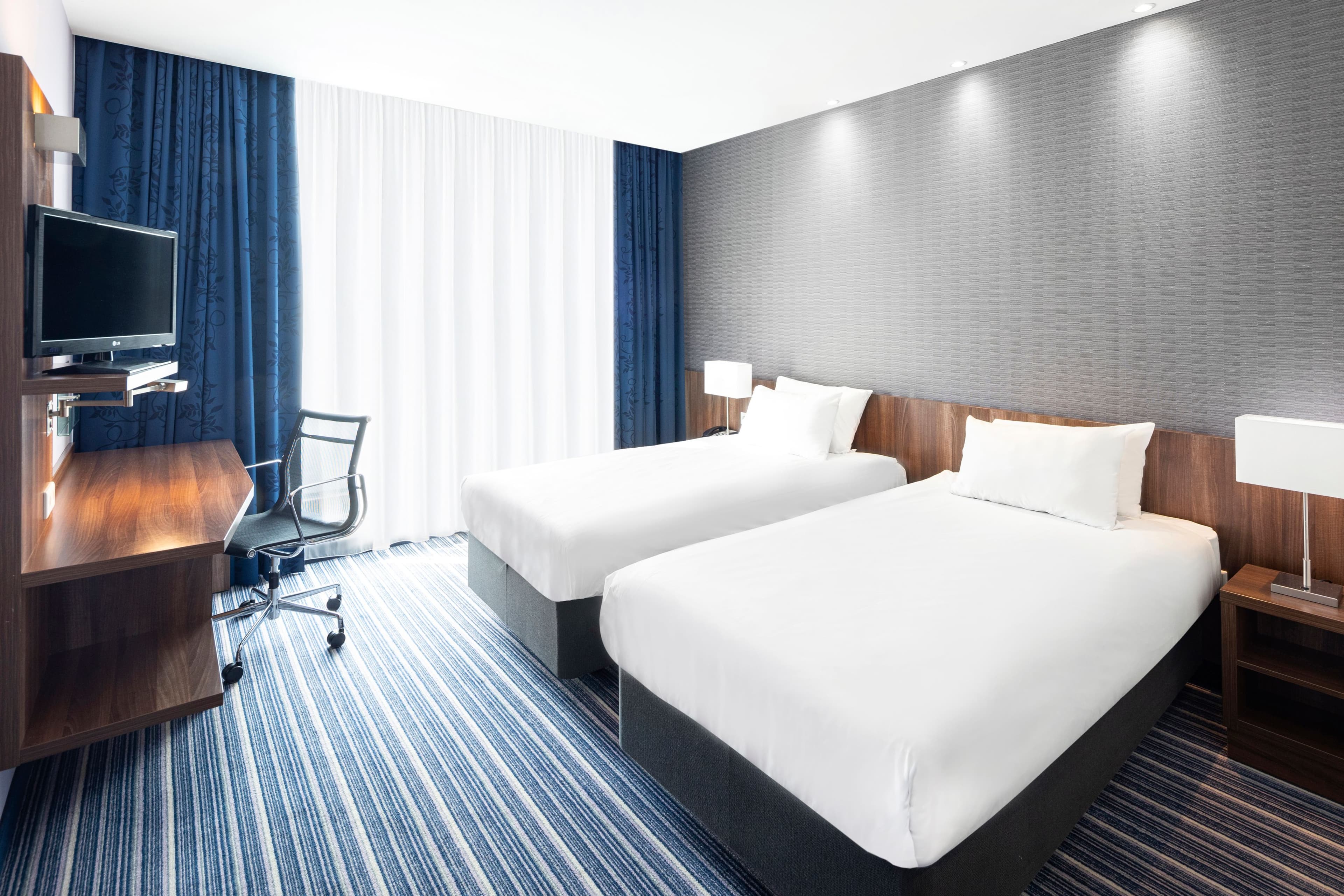 Standard Room with Free Breakfast - Image 6