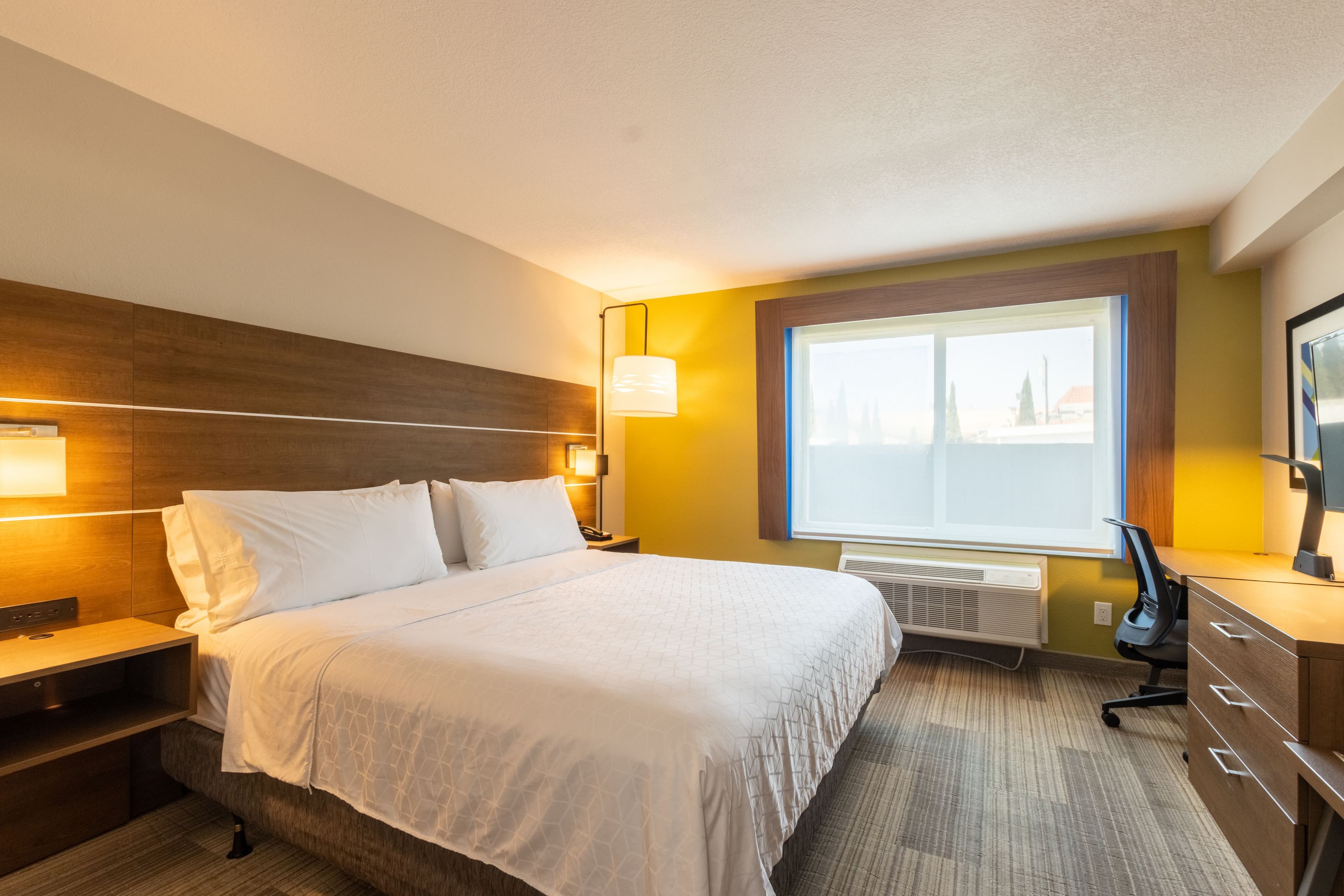 Holiday Inn Express Anaheim West — 2