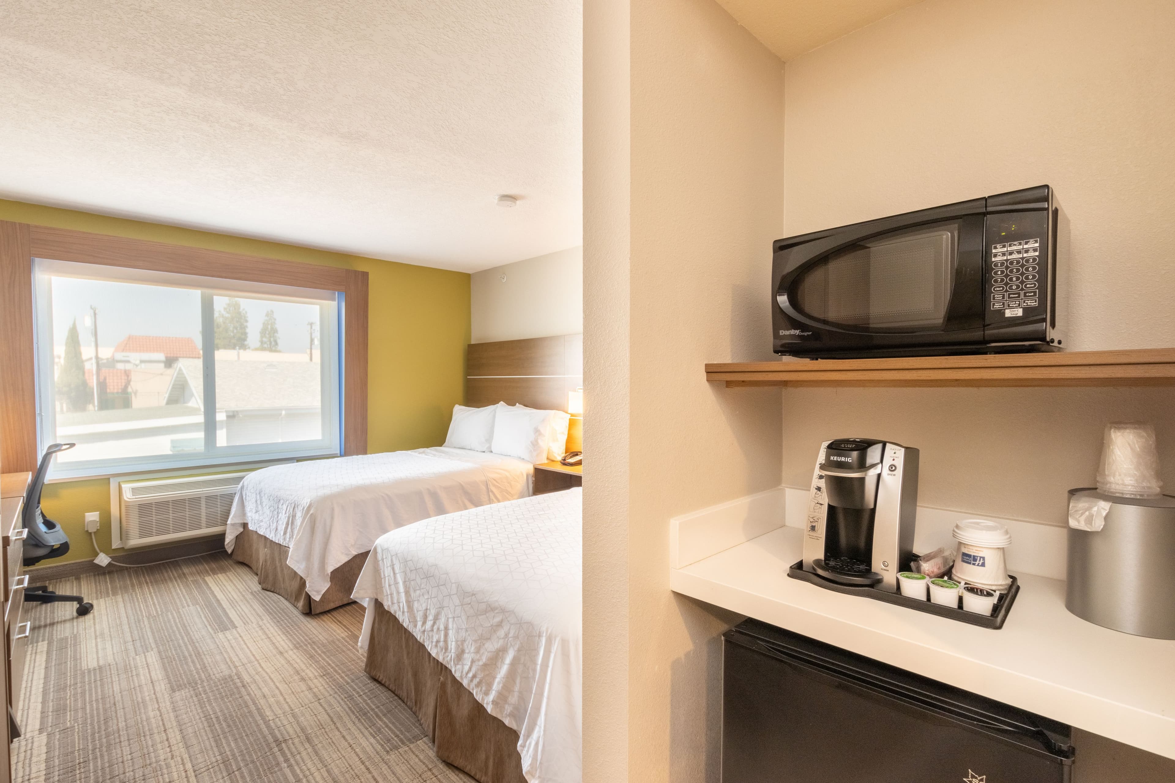 Holiday Inn Express Anaheim West — 15