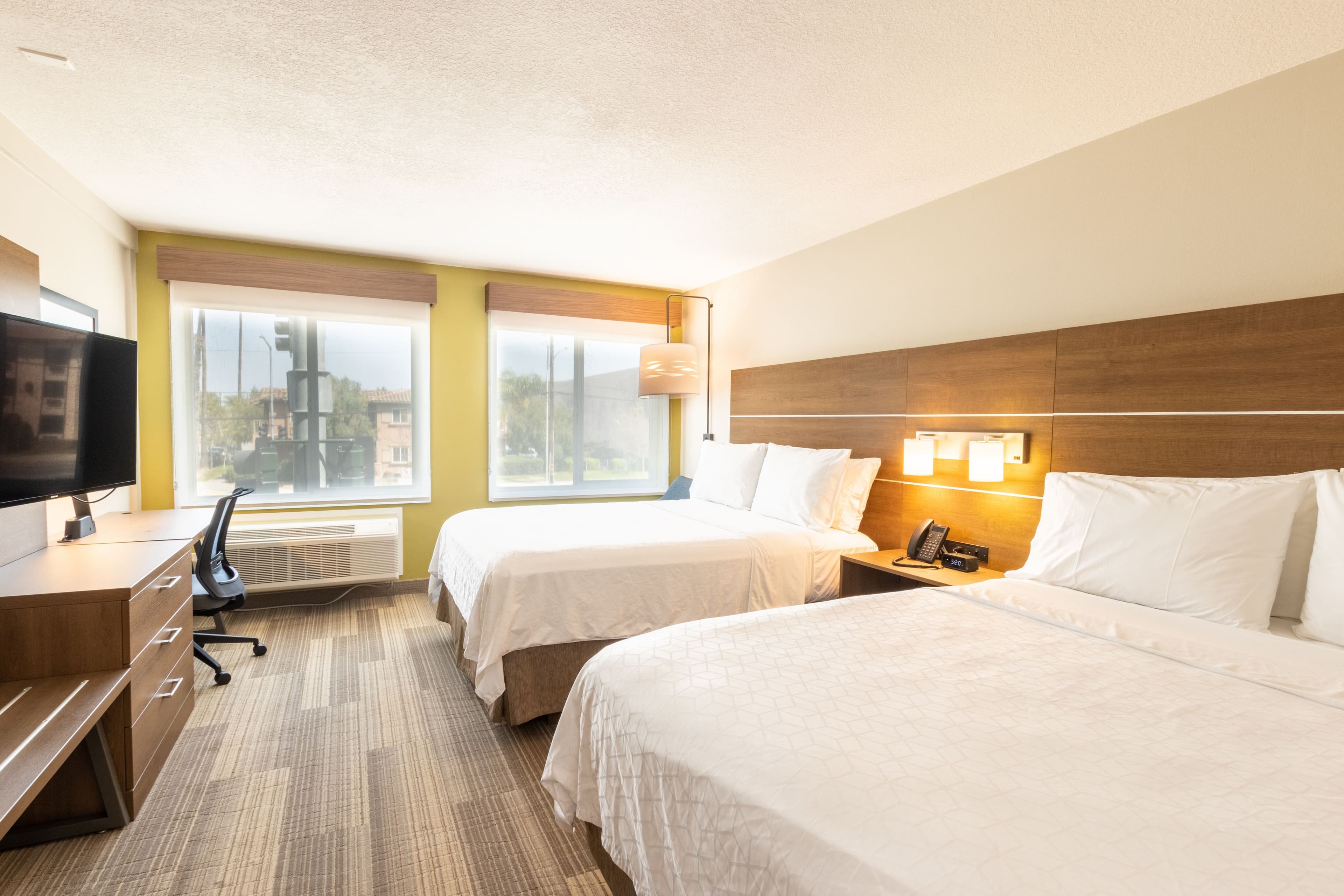 Holiday Inn Express Anaheim West — 14