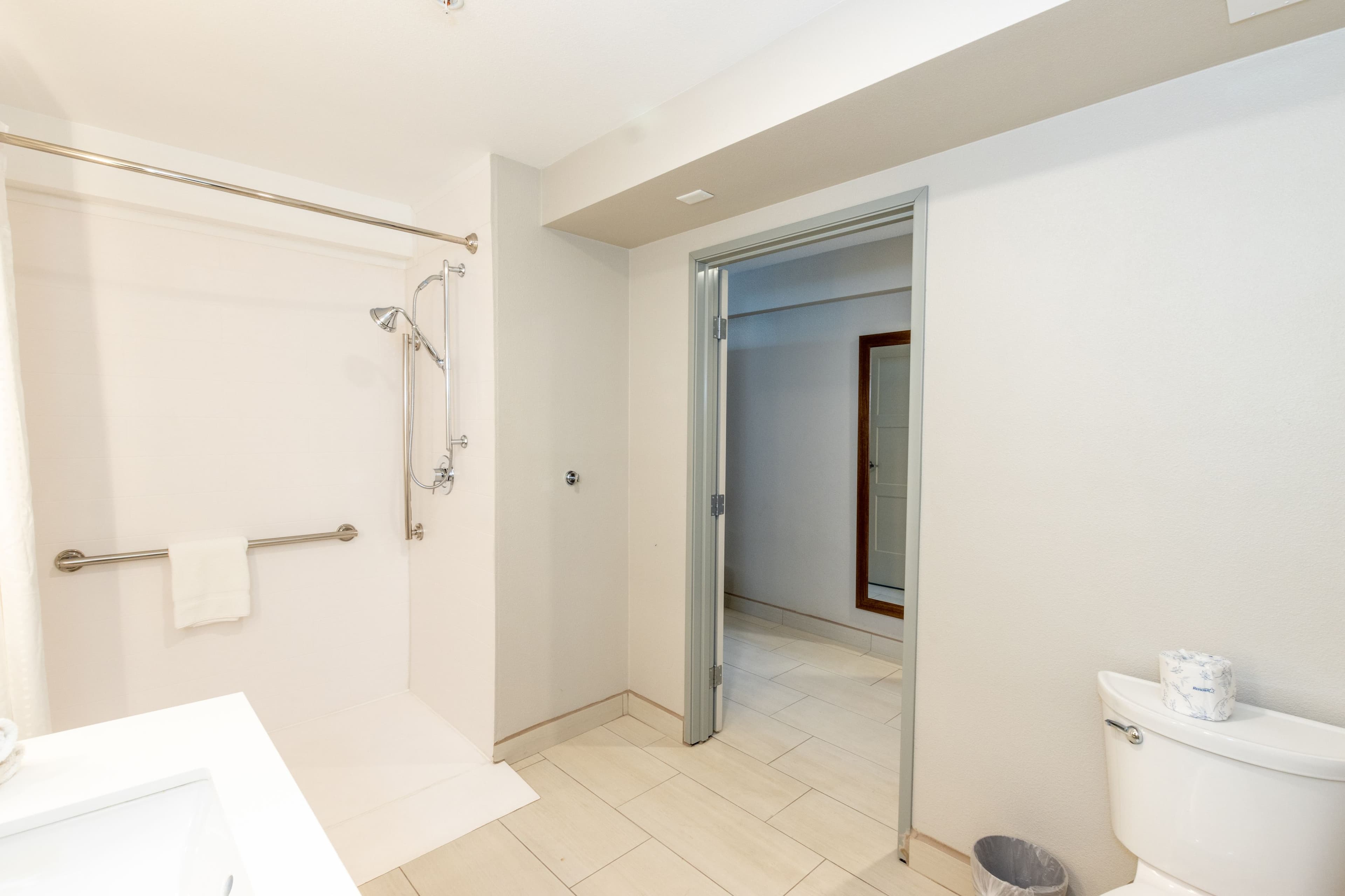 Holiday Inn Express Anaheim West - Image 5