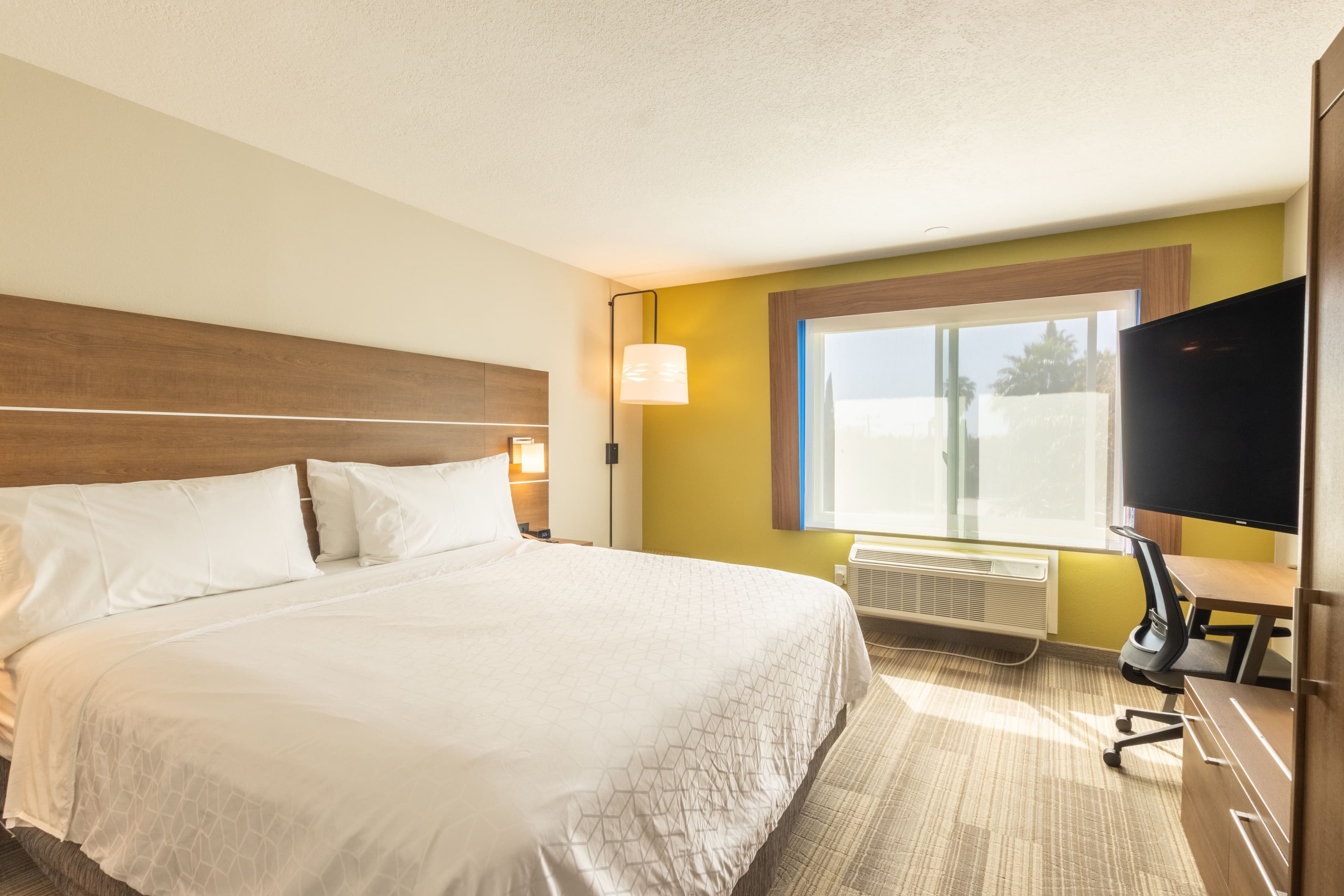 Holiday Inn Express Anaheim West - Image 3